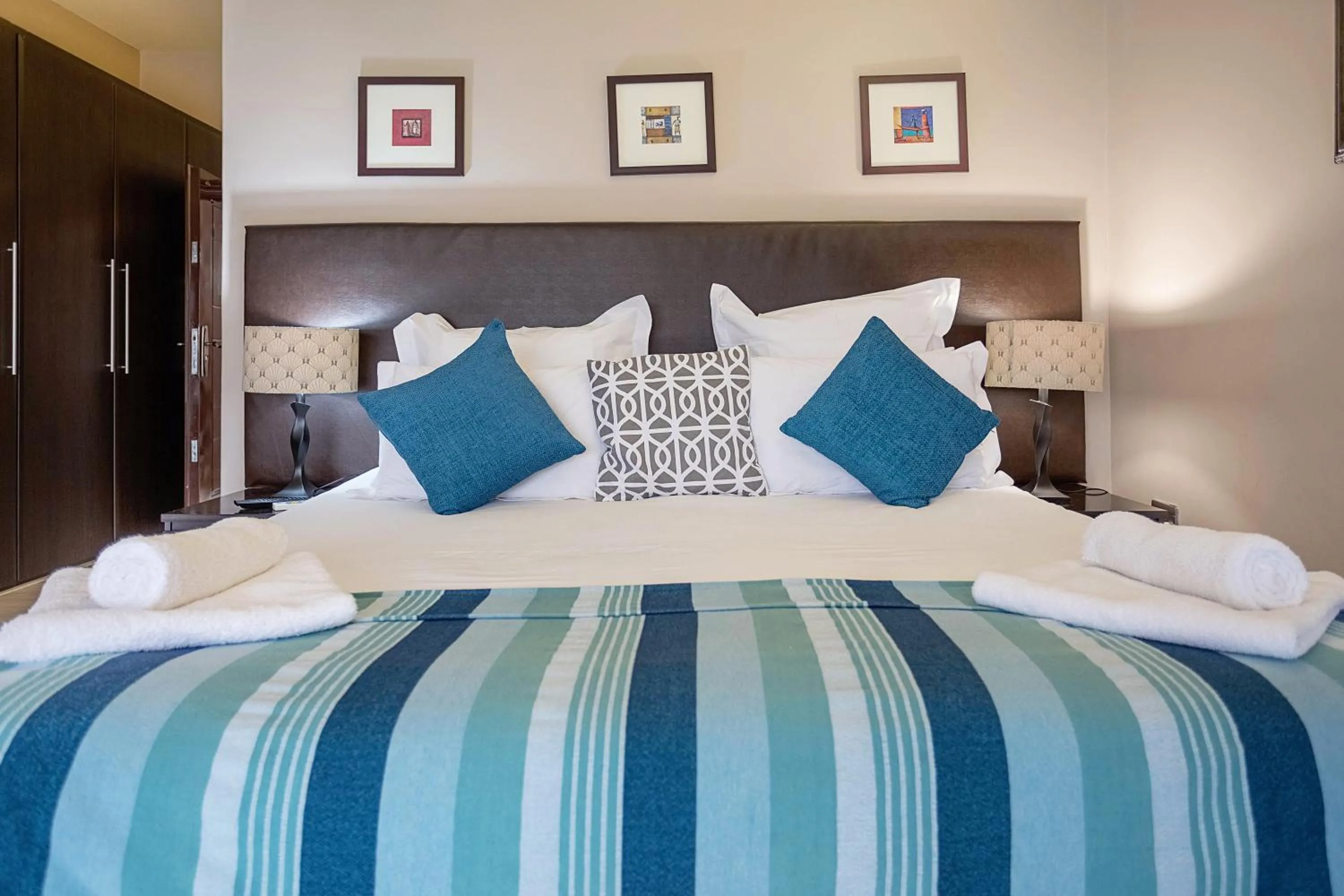 Bed in Three Oaks and an Aloe Boutique Hotel