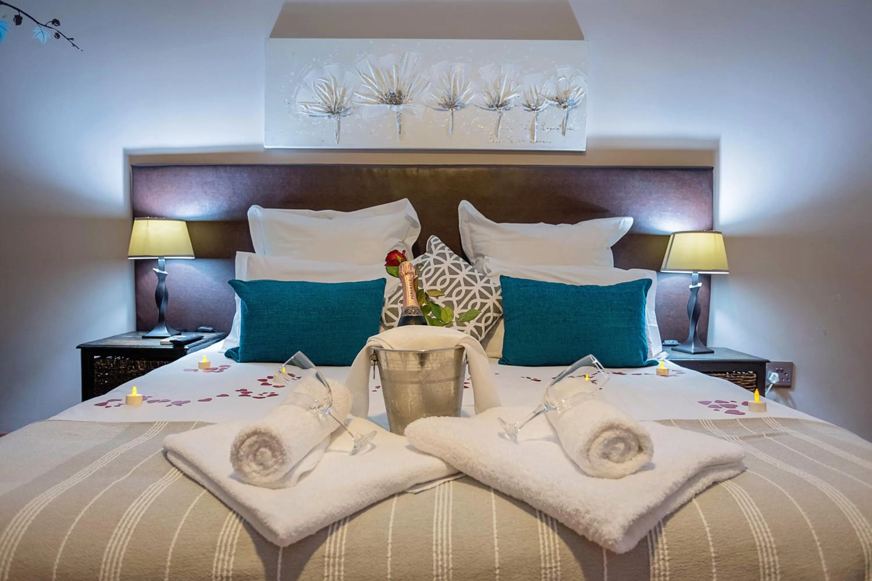 Bed in Three Oaks and an Aloe Boutique Hotel