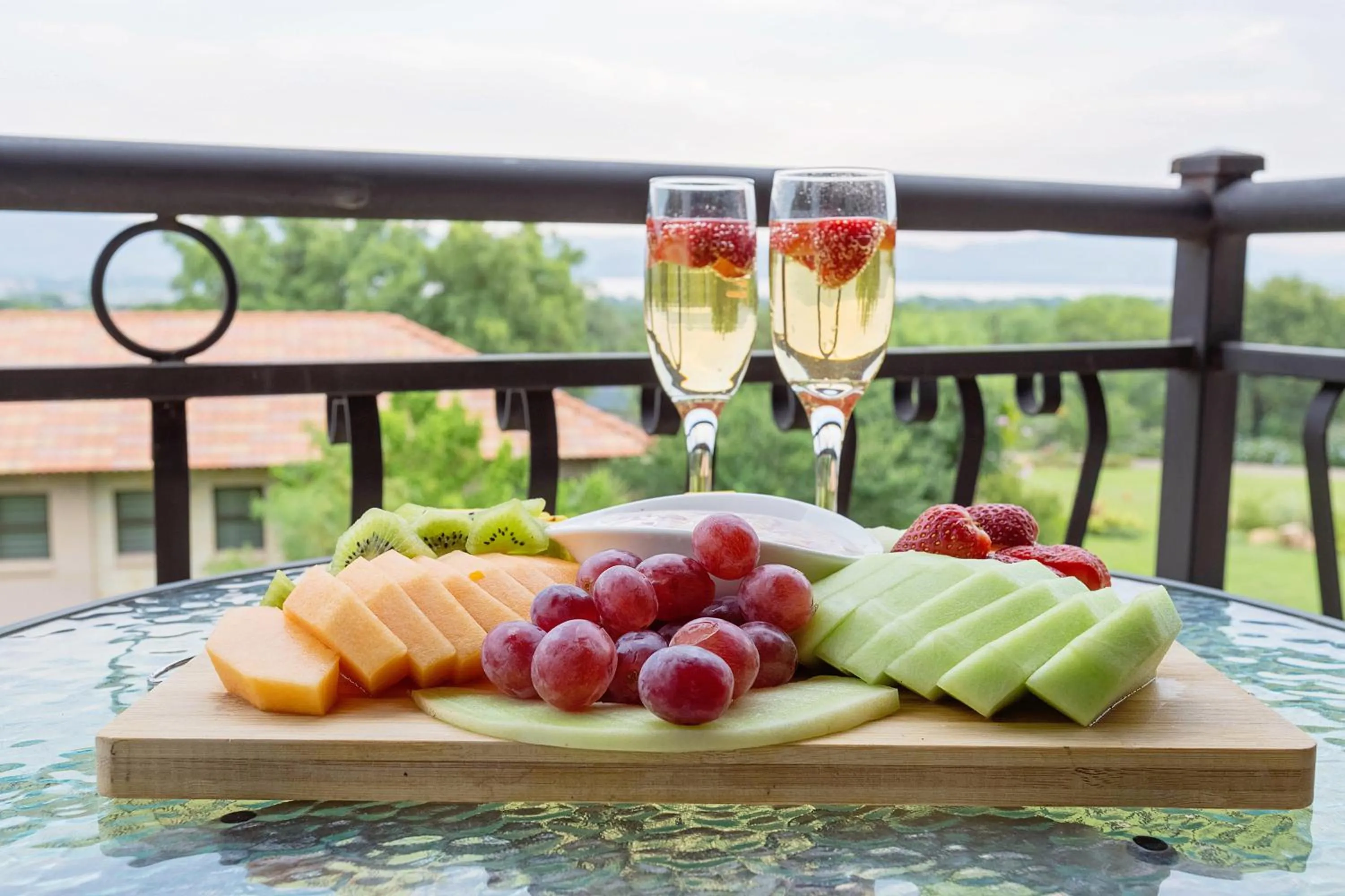 Food and drinks in Three Oaks and an Aloe Boutique Hotel