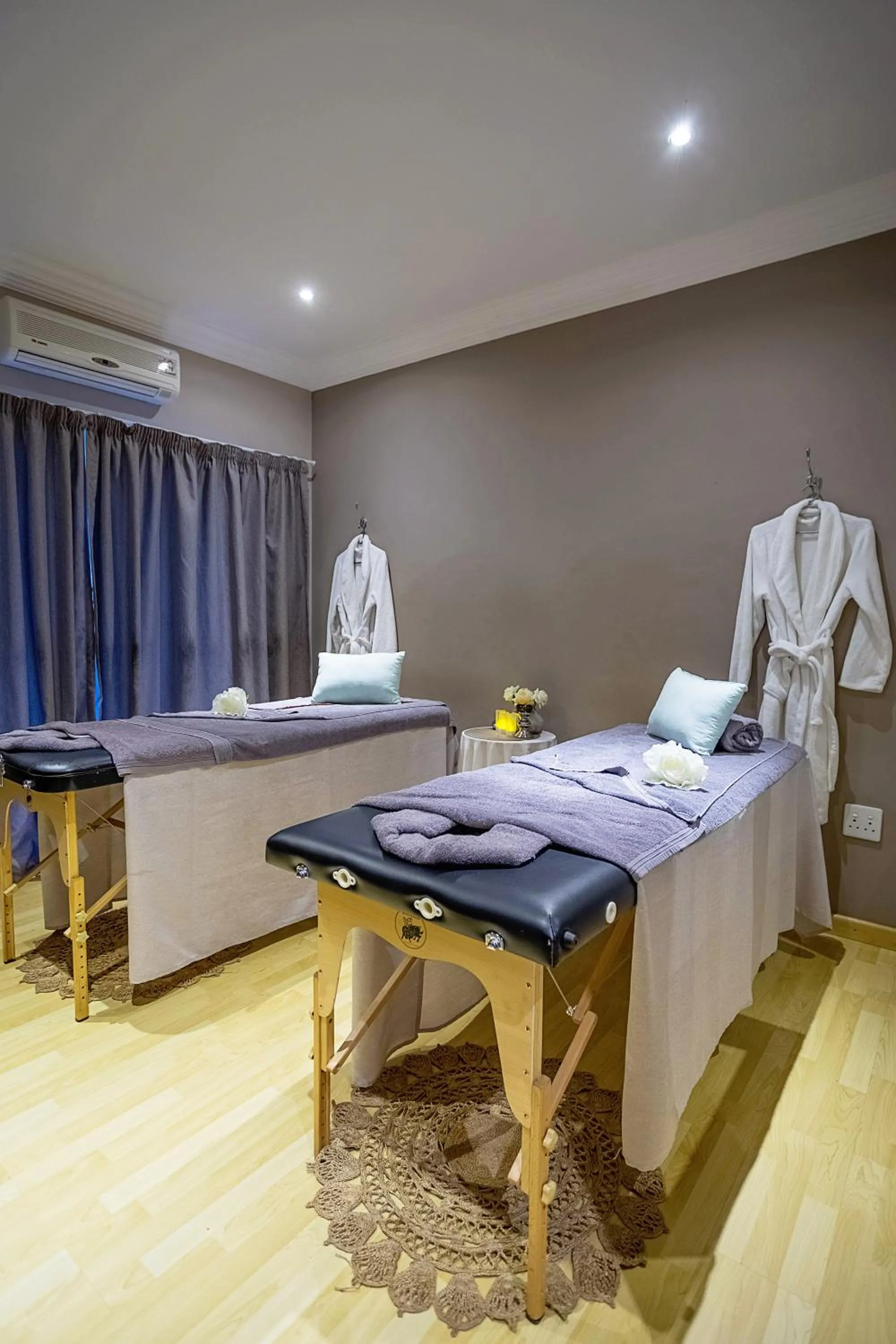 Massage in Three Oaks and an Aloe Boutique Hotel
