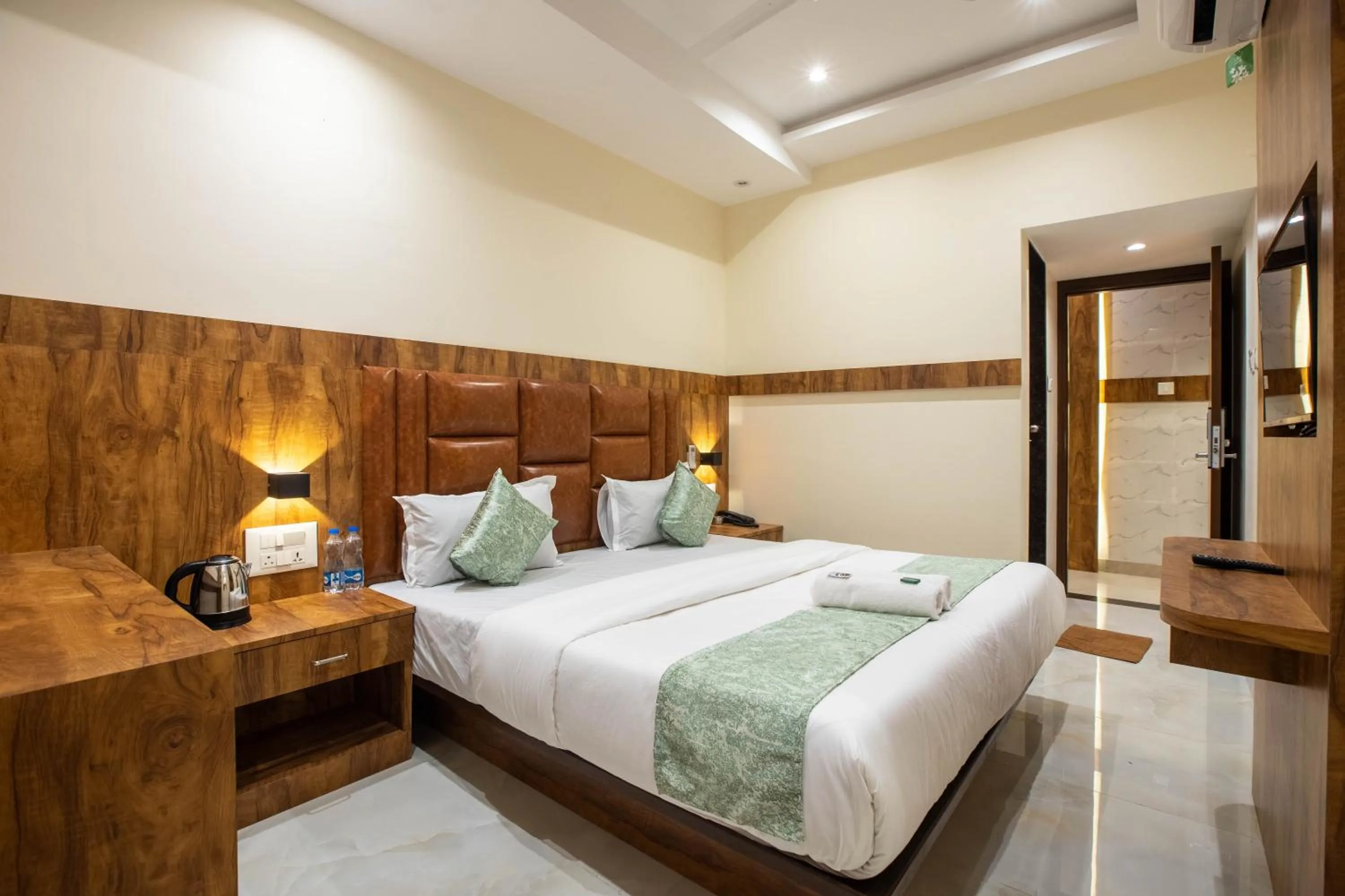 Bed in Hotels Heraa International