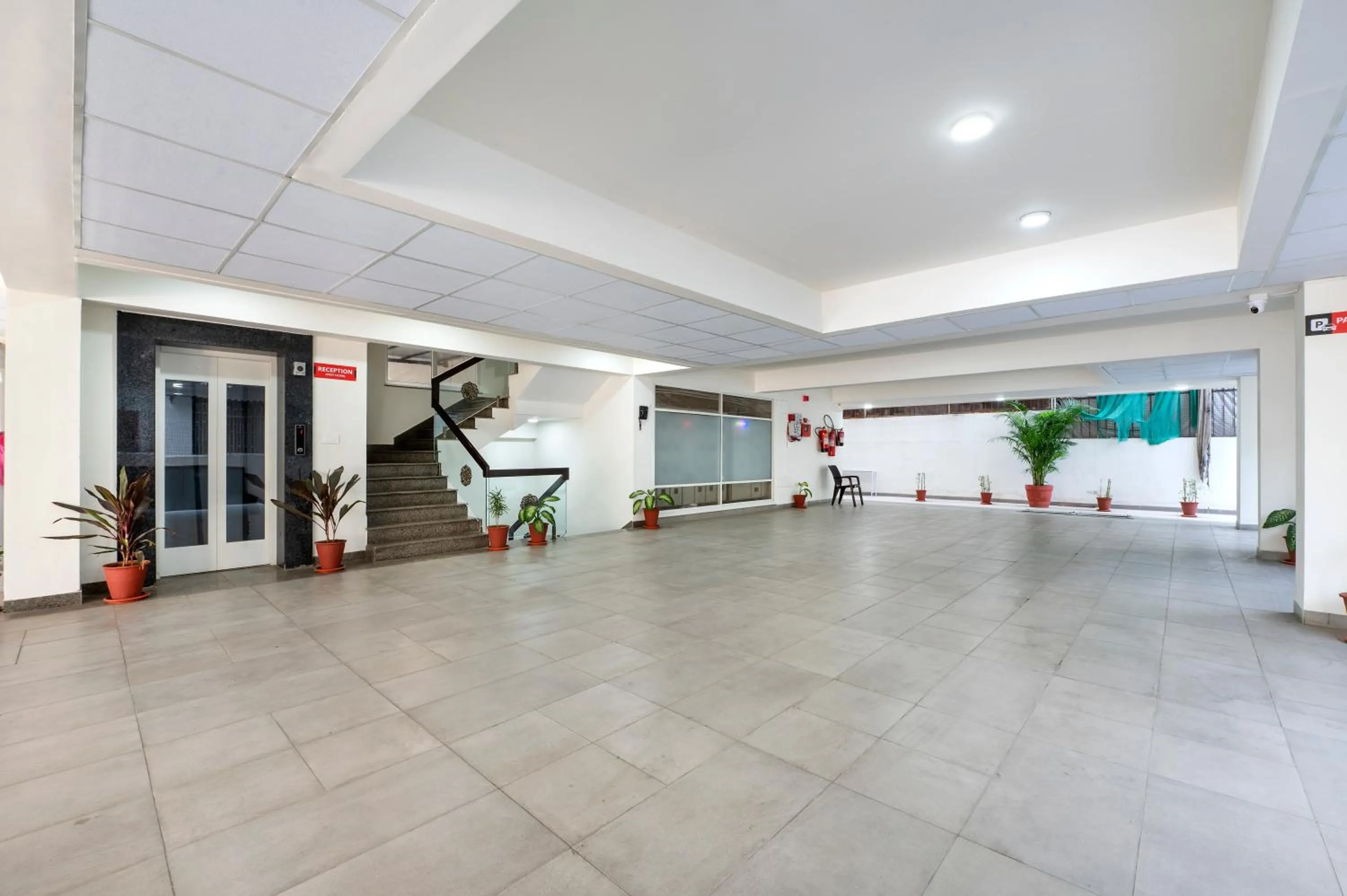 Parking in Palm Stay - Studios & Rooms