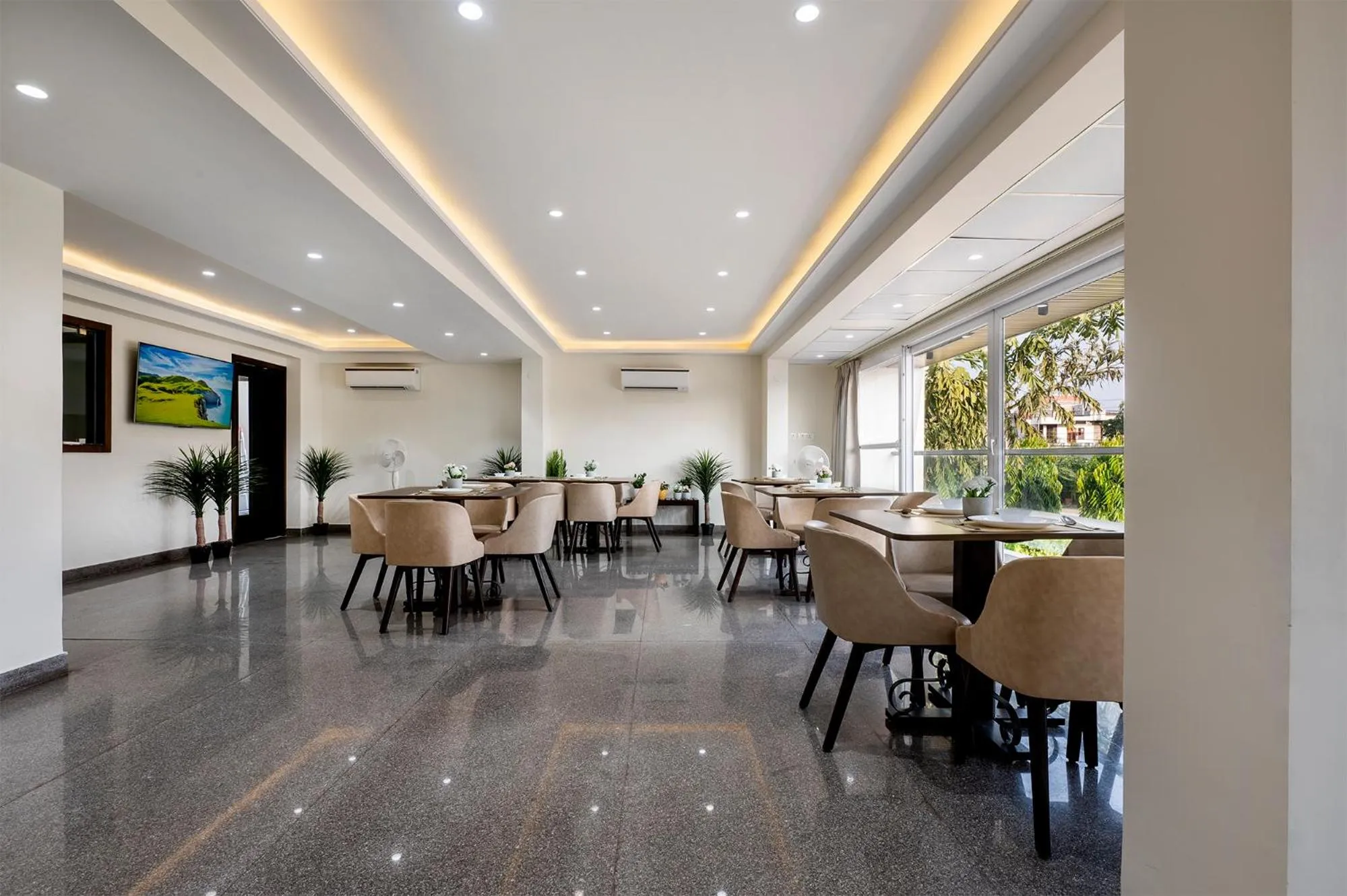 Restaurant/places to eat in Palm Stay - Studios & Rooms