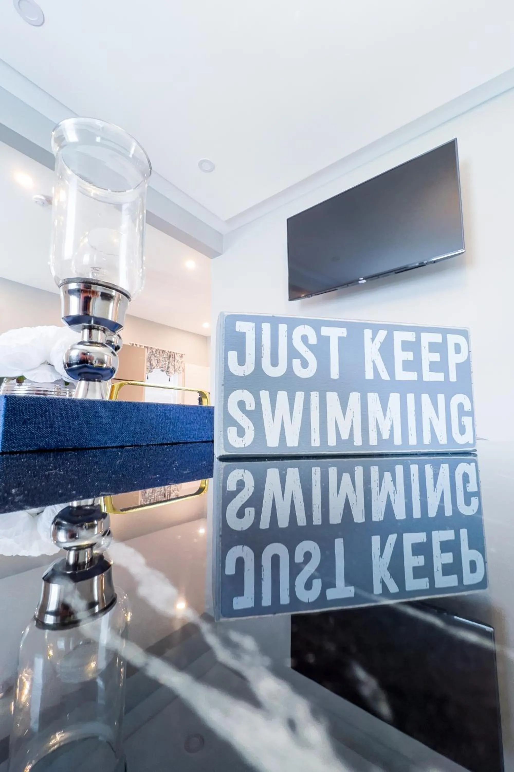 TV and multimedia in The Cedar Chateau