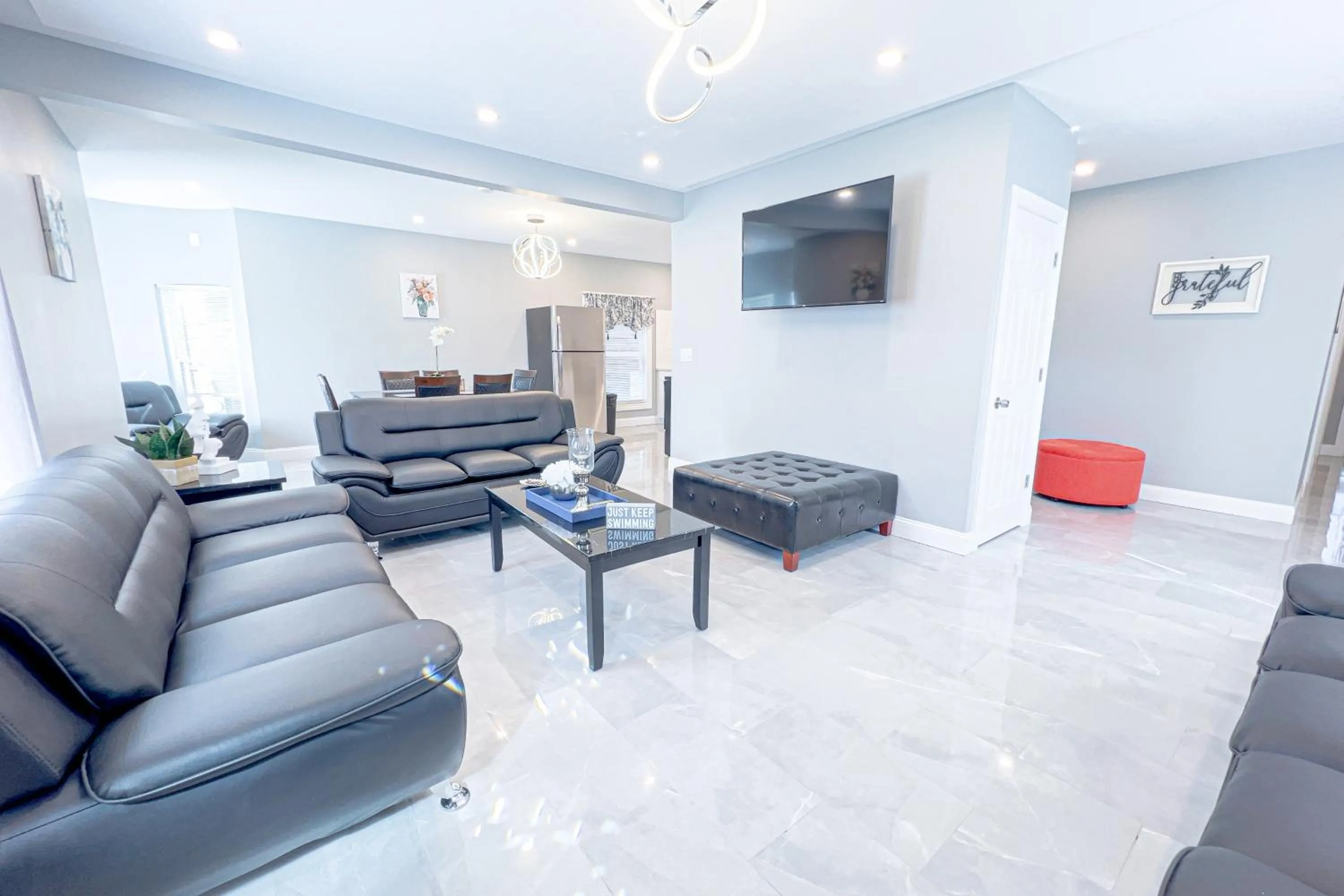 TV and multimedia in The Cedar Chateau