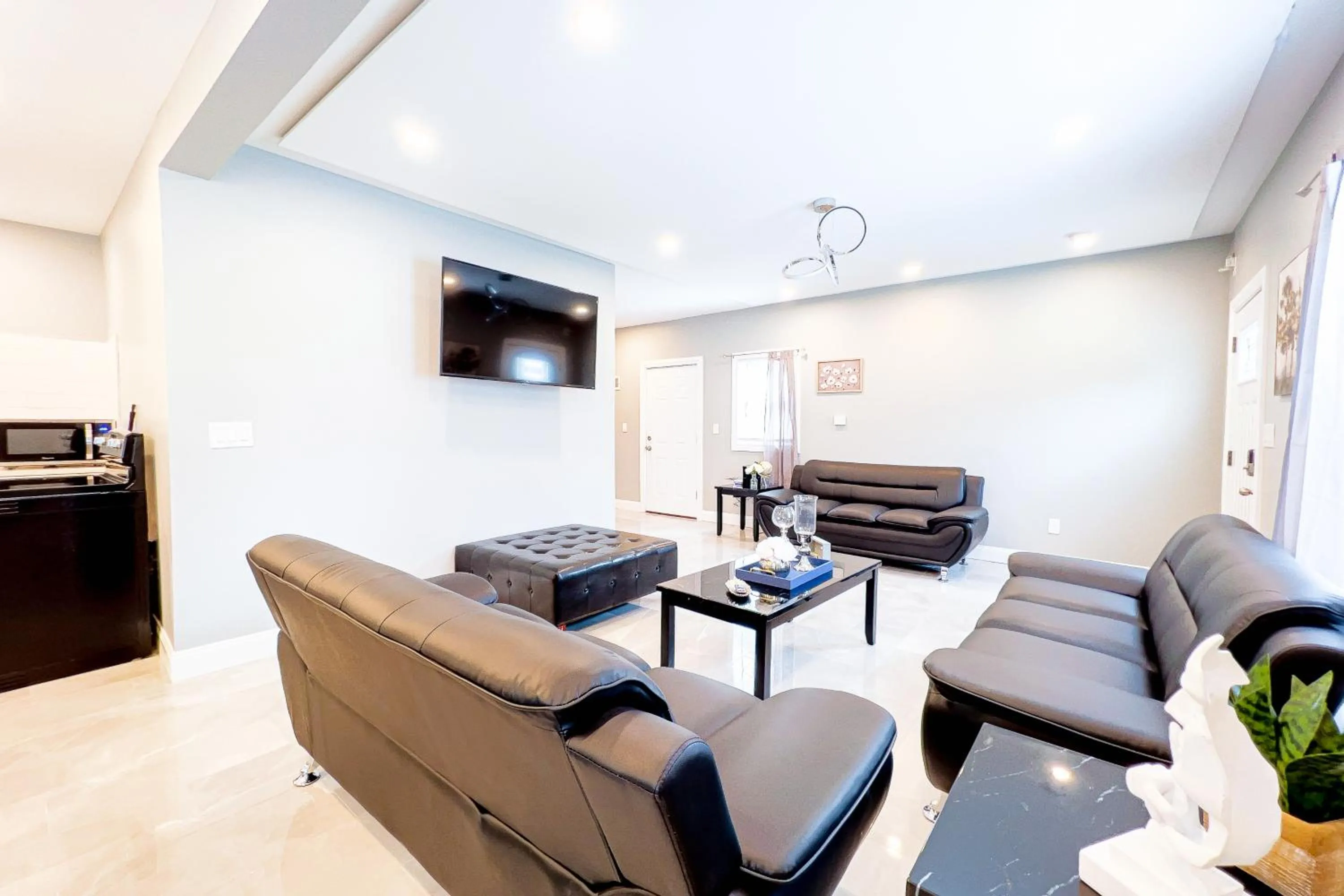 TV and multimedia in The Cedar Chateau