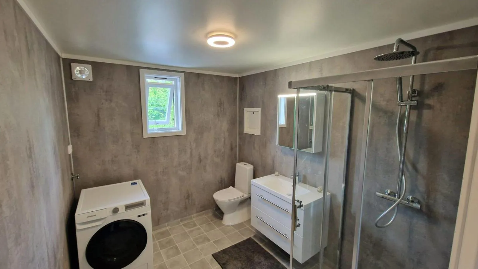 Shower in Haugetuft Apartments