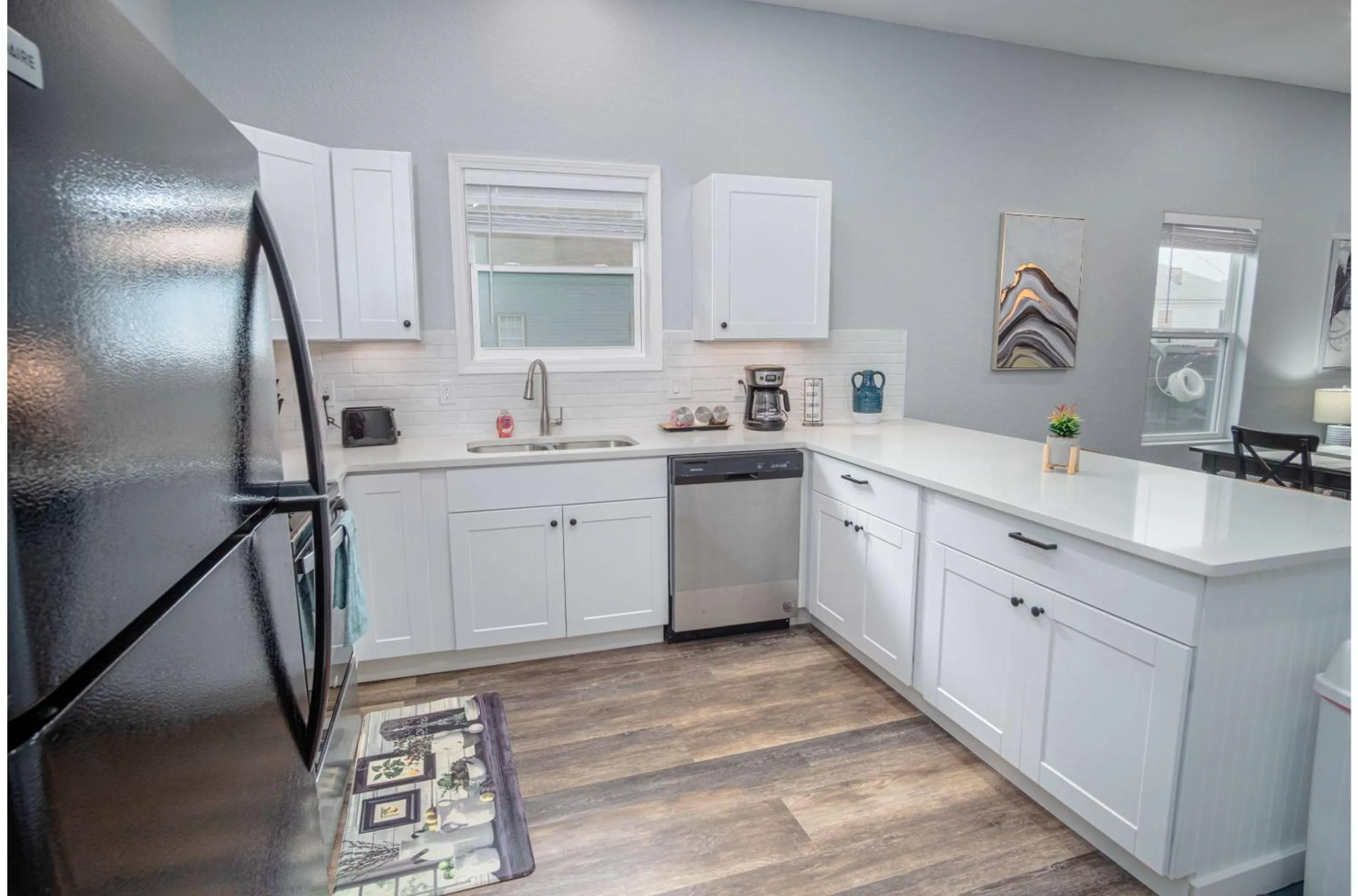 Kitchen or kitchenette in Captivating 4BR 2BA Home Near Awesome Downtown