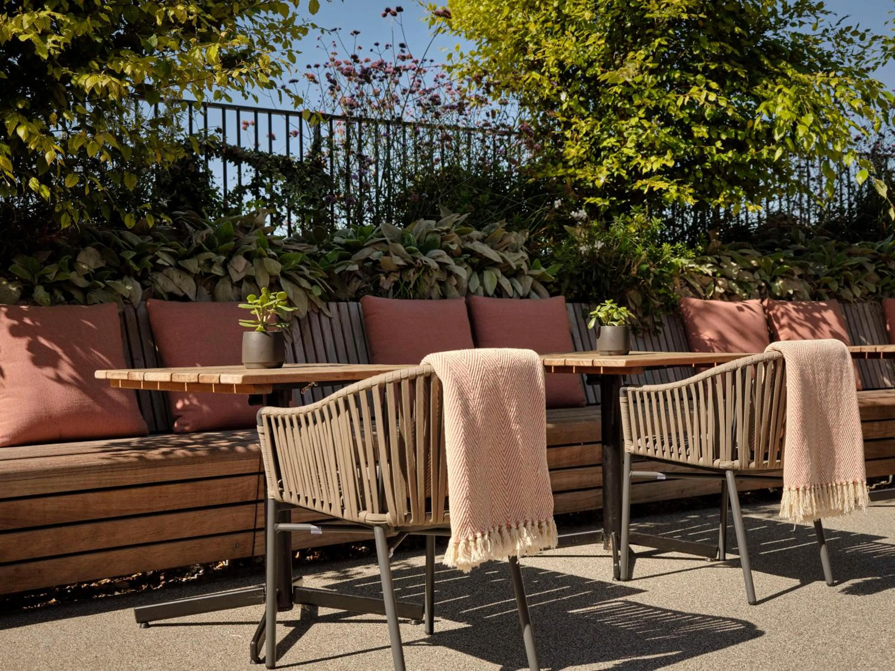 Lounge or bar in art'otel London Battersea Power Station, Powered by Radisson Hotels