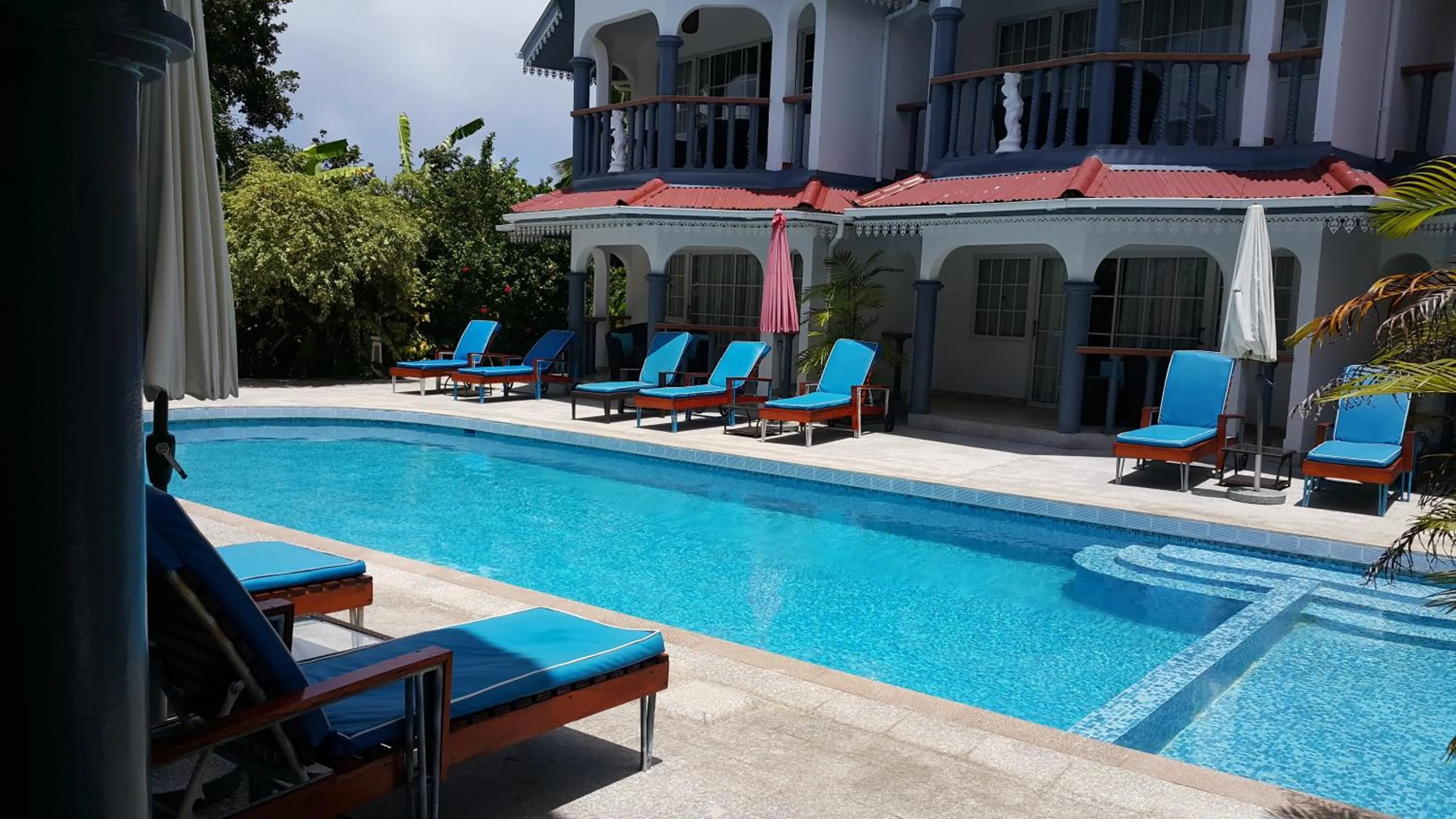 Swimming pool in Chateau Sans Souci