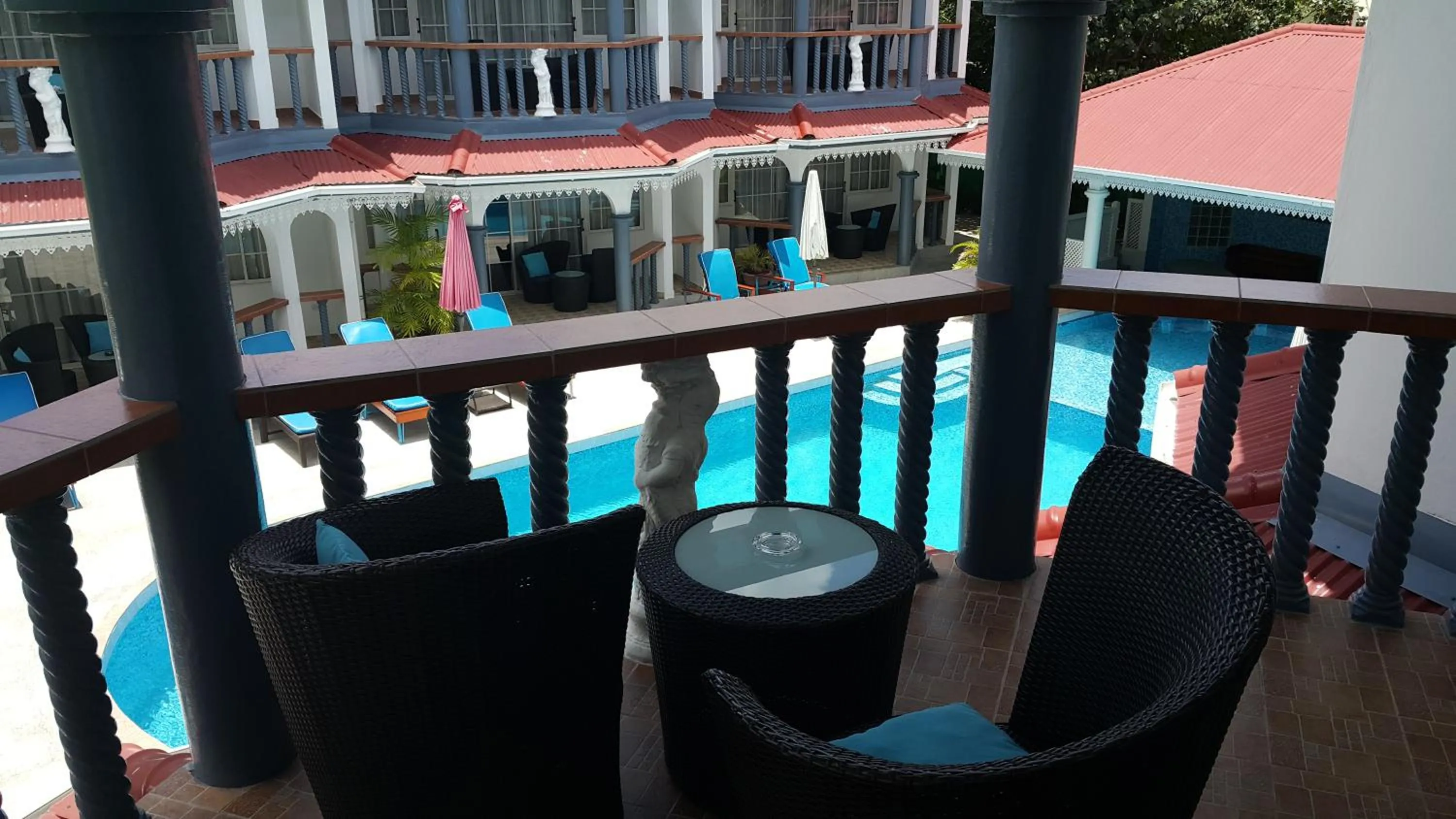 Swimming pool in Chateau Sans Souci