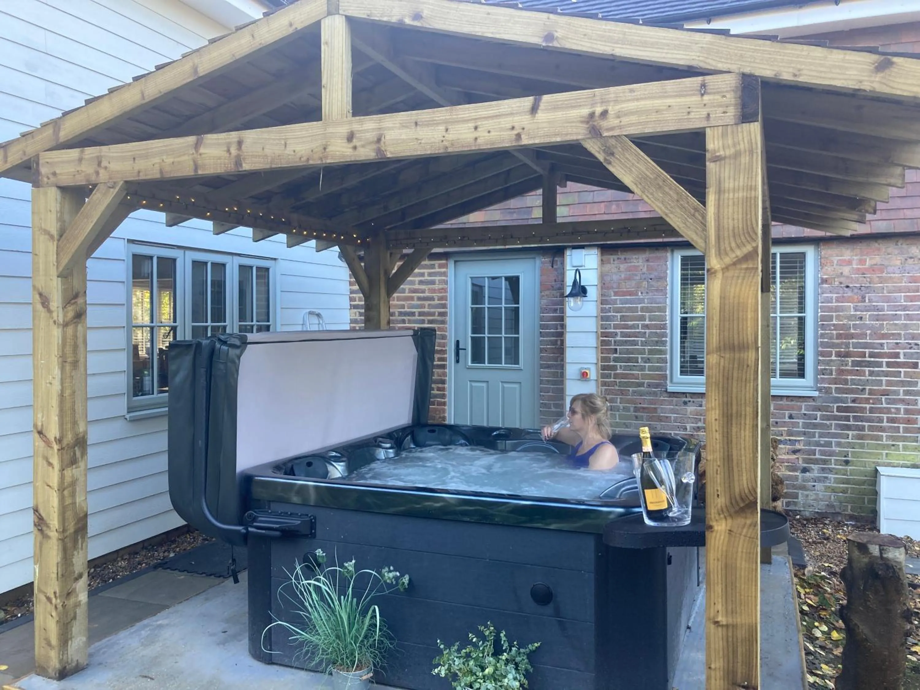 5Bed-10Guests-Fireplace-HotTub-Pets ok-Parking