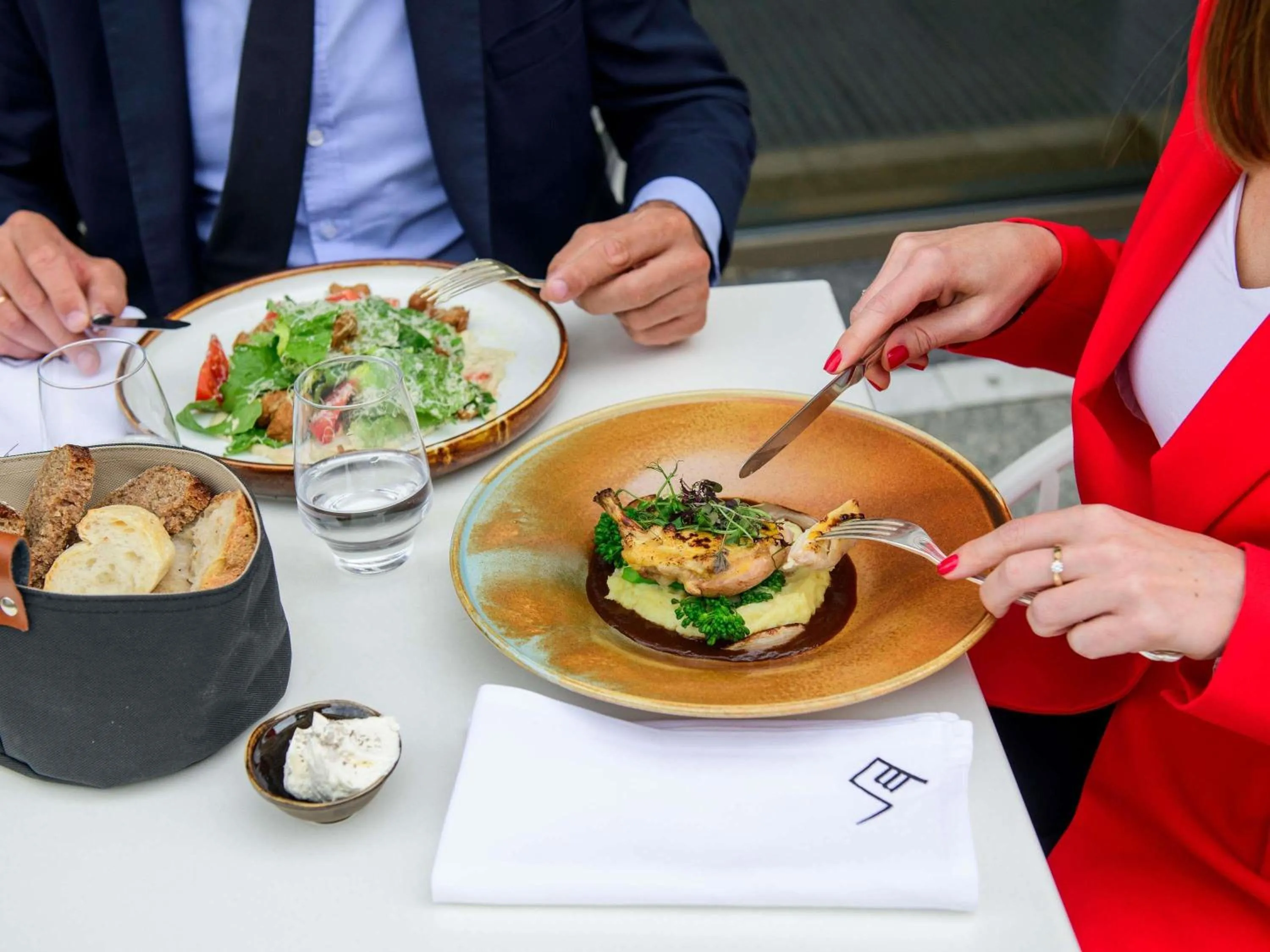 Restaurant/places to eat in Sofitel Warsaw Victoria