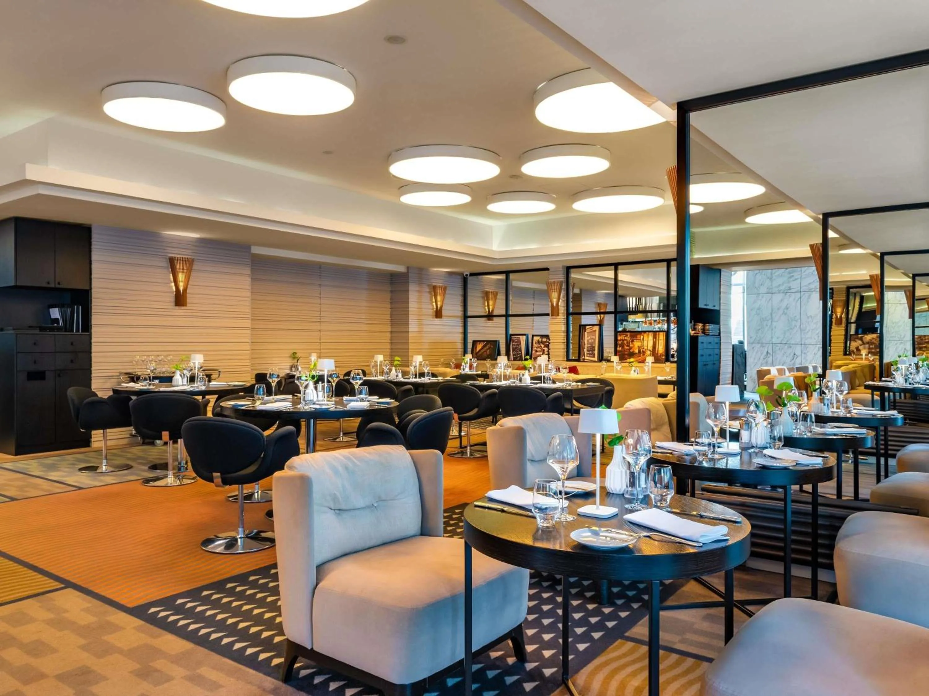Restaurant/places to eat in Sofitel Warsaw Victoria