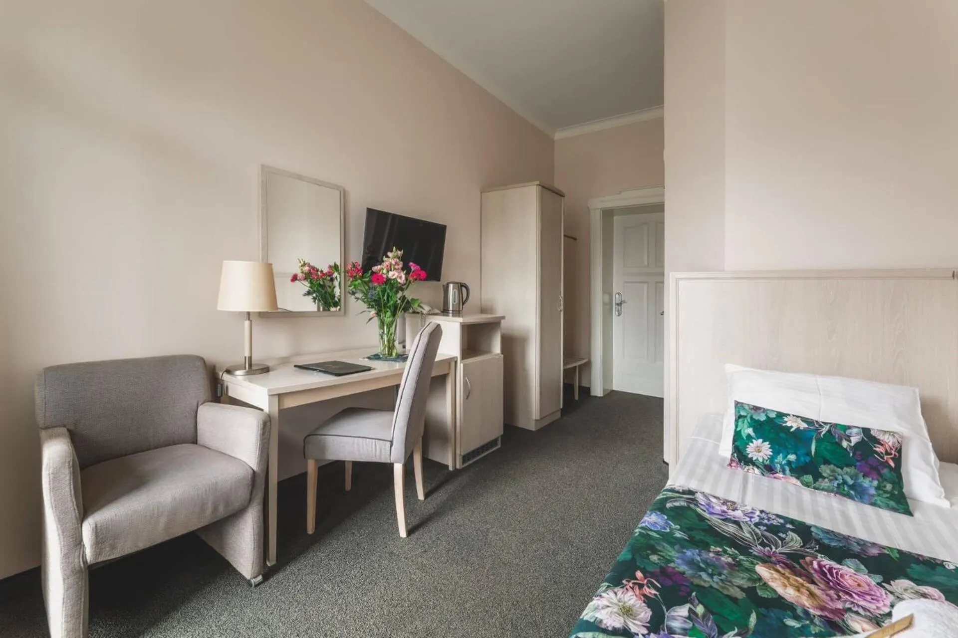 Bedroom, Bed in Hotel Amalia