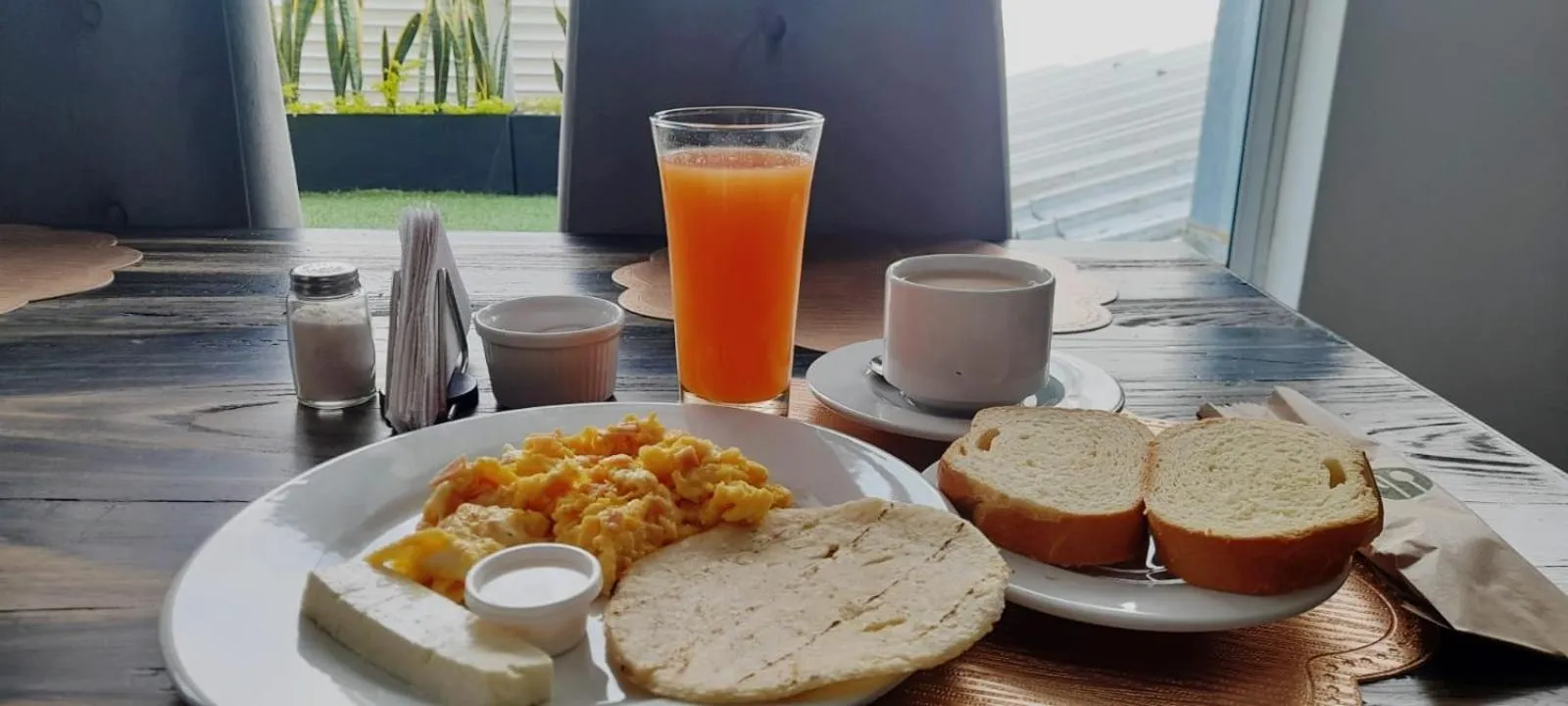 Breakfast in Hotel Qatar Cali