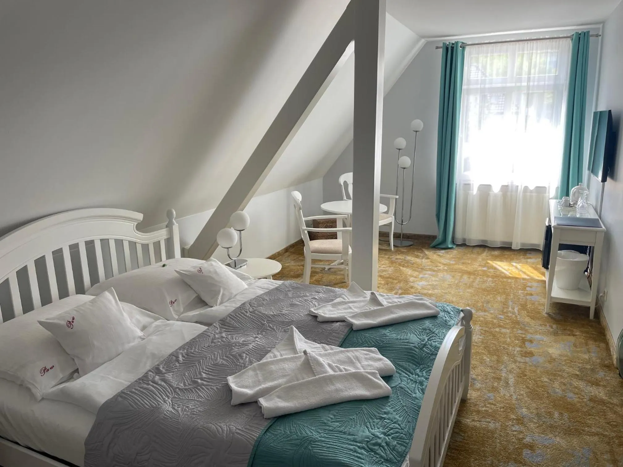 Bed in Willa 4 Pory Roku & Uznam