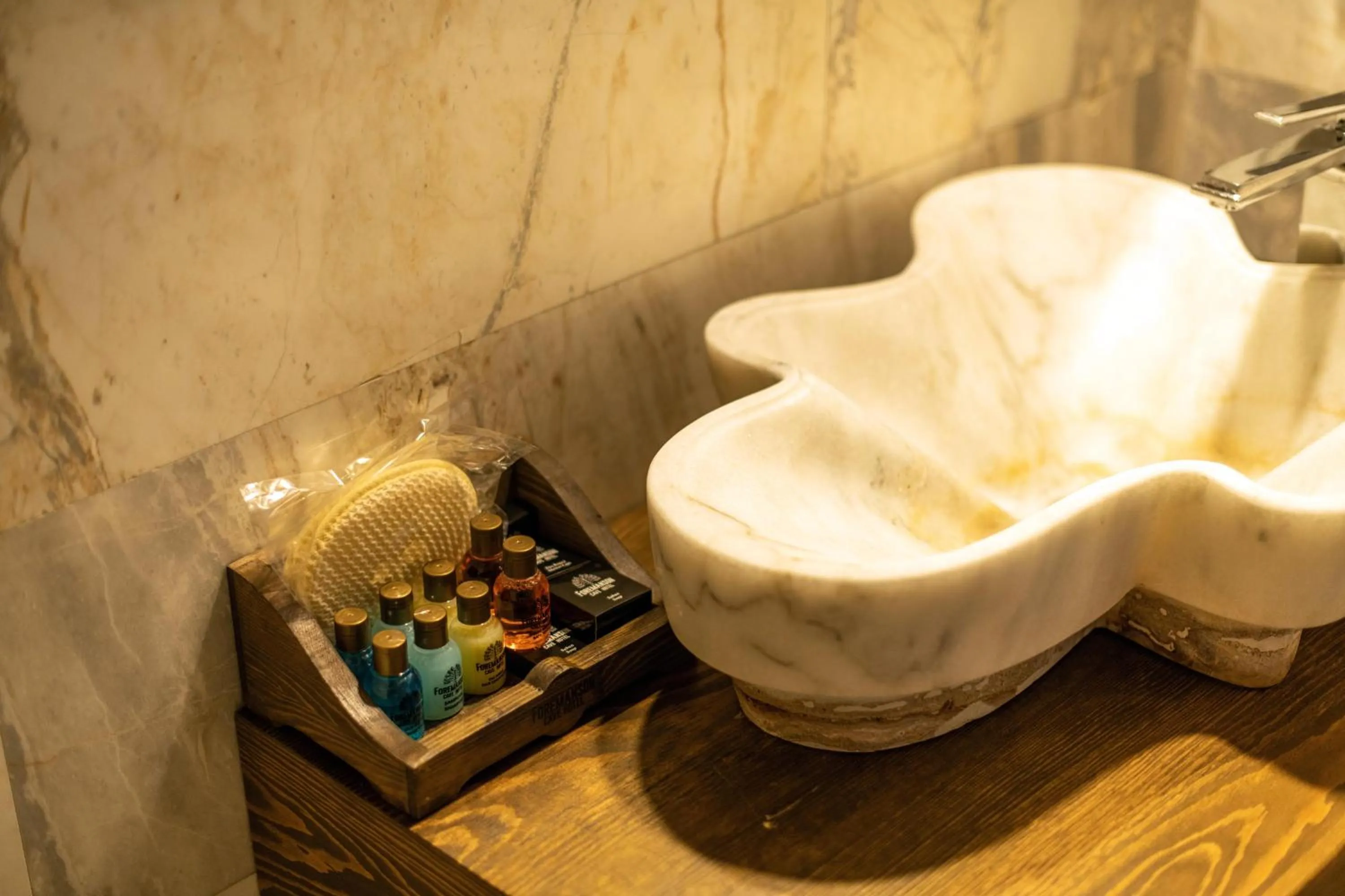 Bathroom in Foremanson Cave Hotel