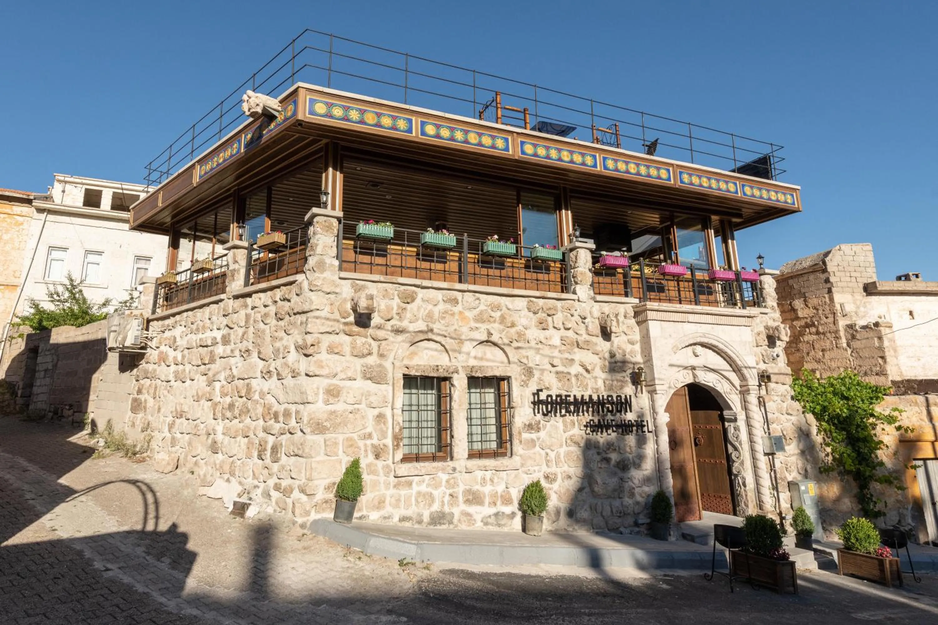 Property building in Foremanson Cave Hotel