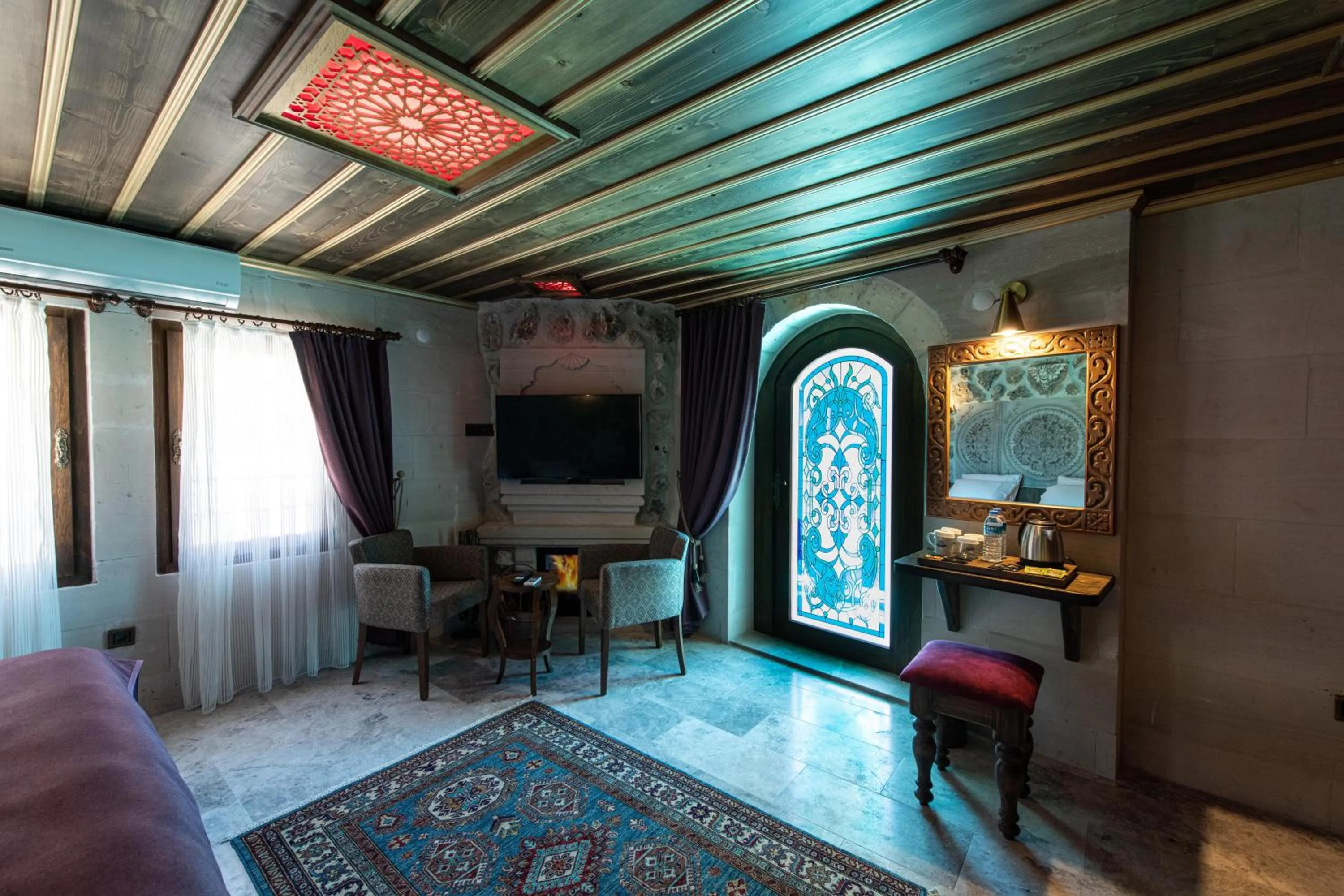 Photo of the whole room in Foremanson Cave Hotel