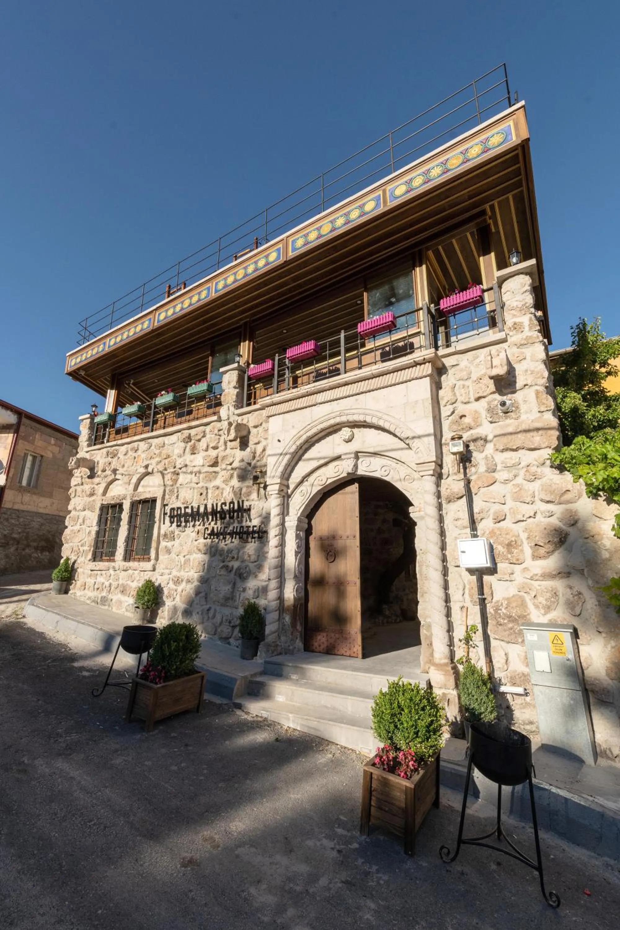 Property building in Foremanson Cave Hotel