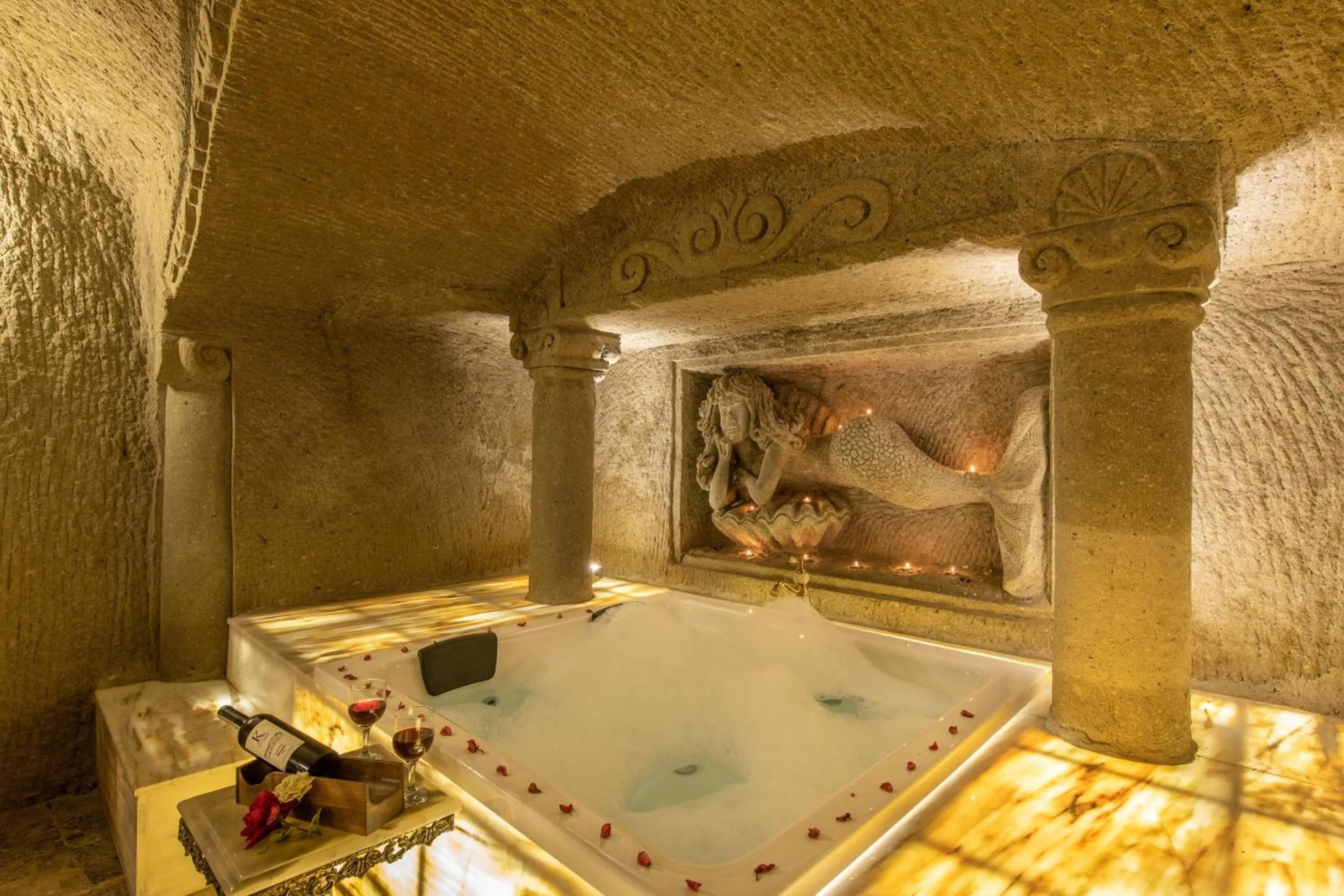 Massage in Foremanson Cave Hotel