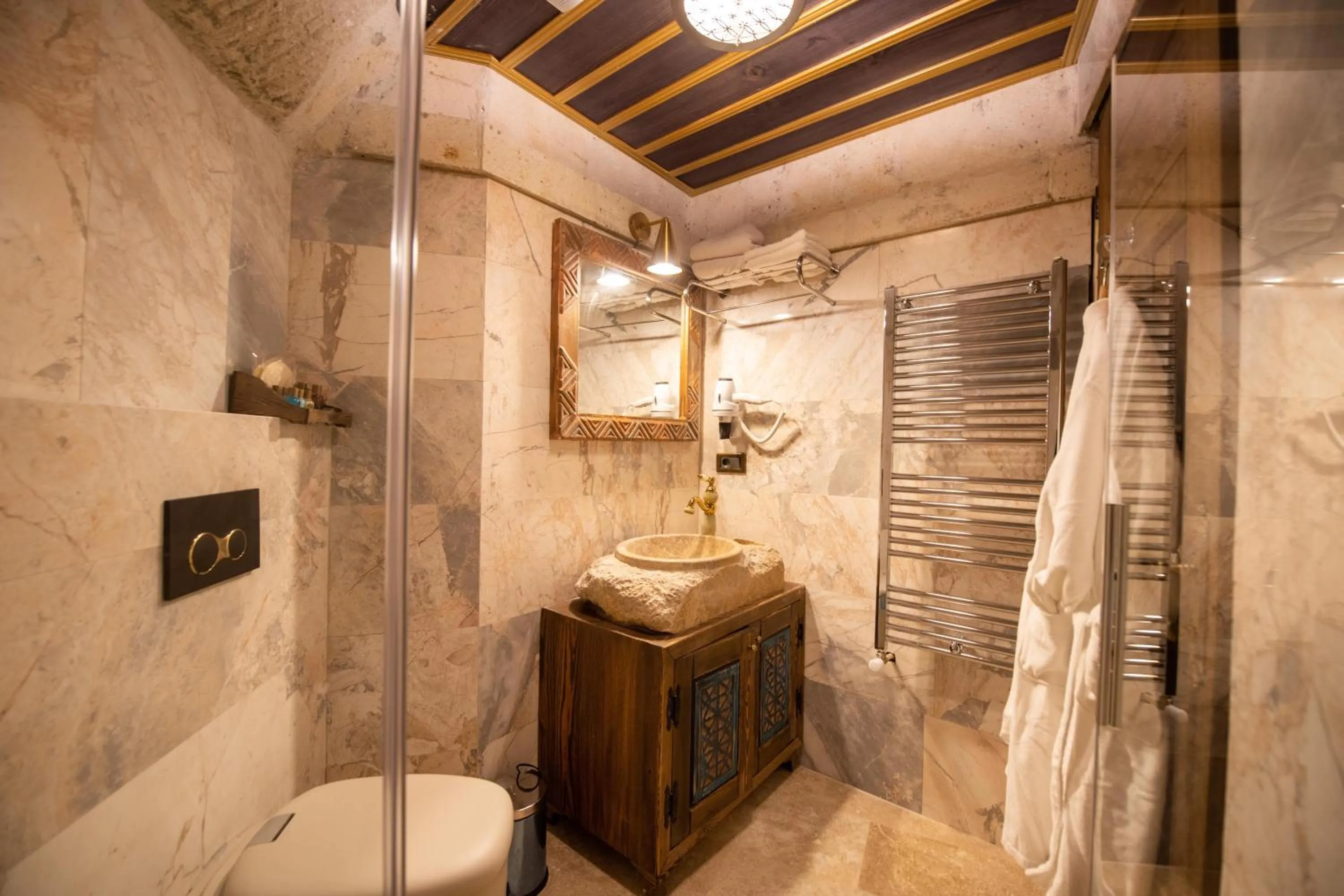 Bathroom in Foremanson Cave Hotel