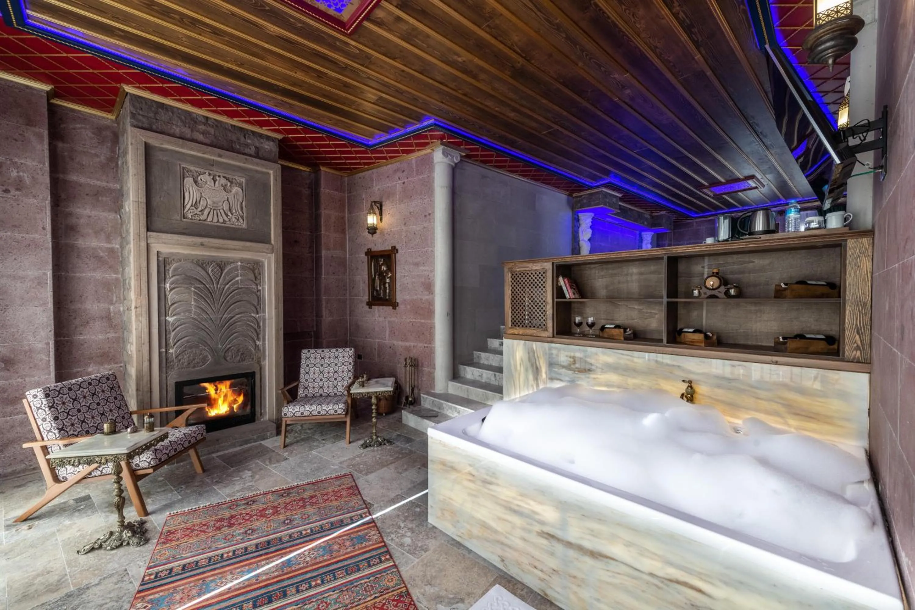 flat iron in Foremanson Cave Hotel