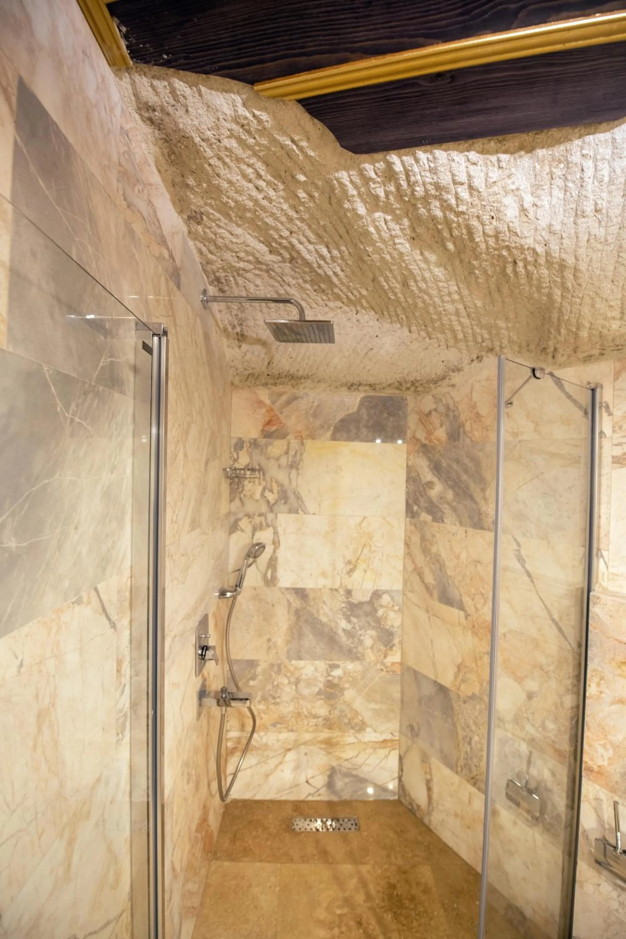 Bathroom in Foremanson Cave Hotel