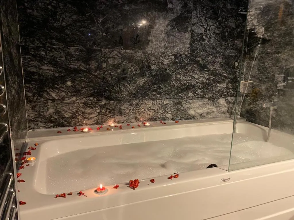 Hot Tub in Foremanson Cave Hotel