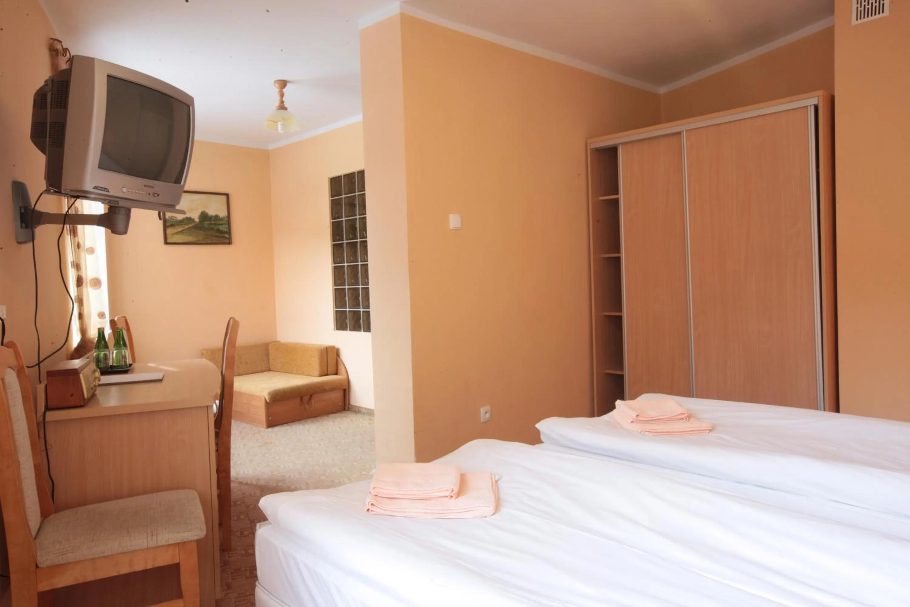 Photo of the whole room, Bed in Hotel Zamek