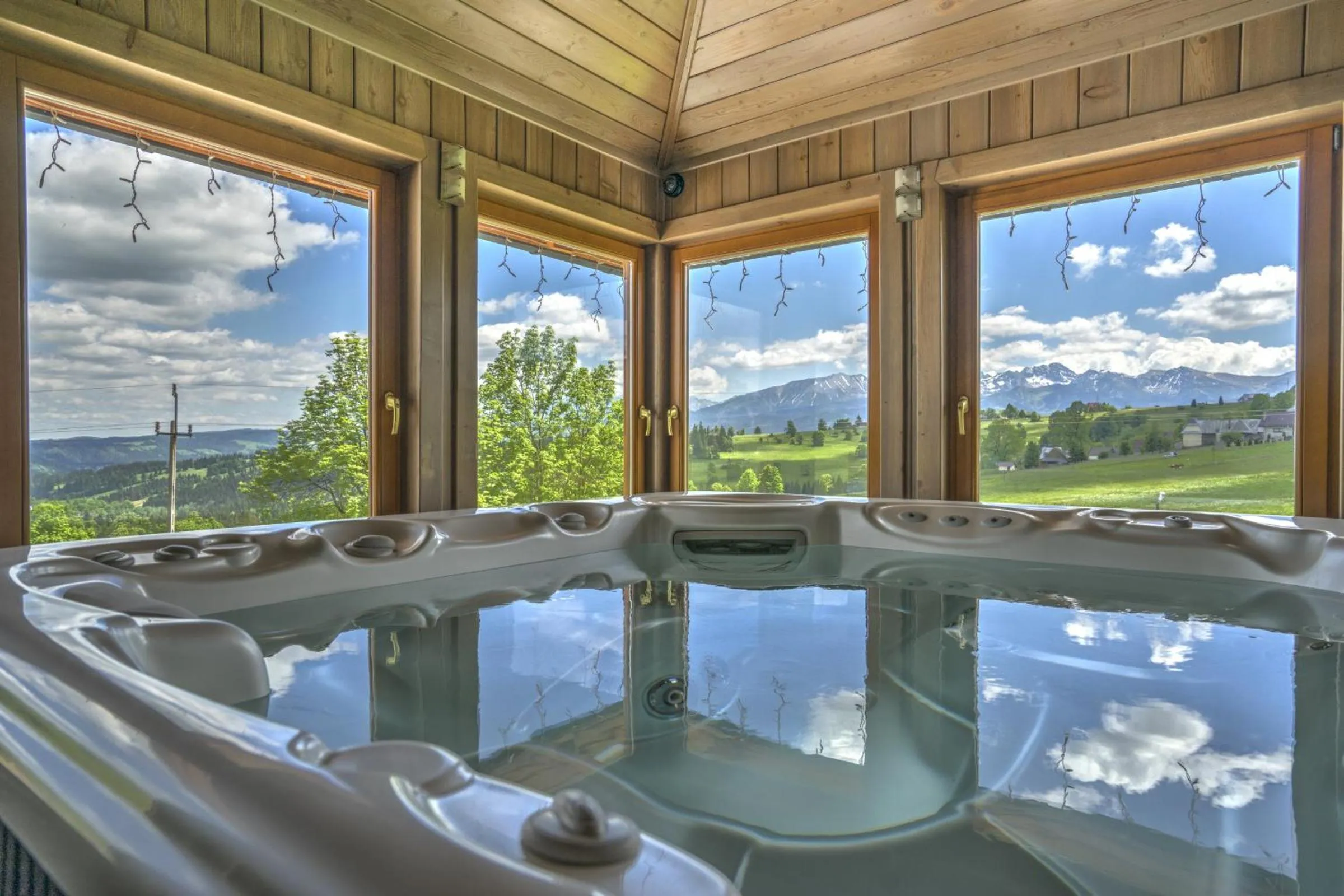Hot Tub in Hotel REDYK Ski&Relax