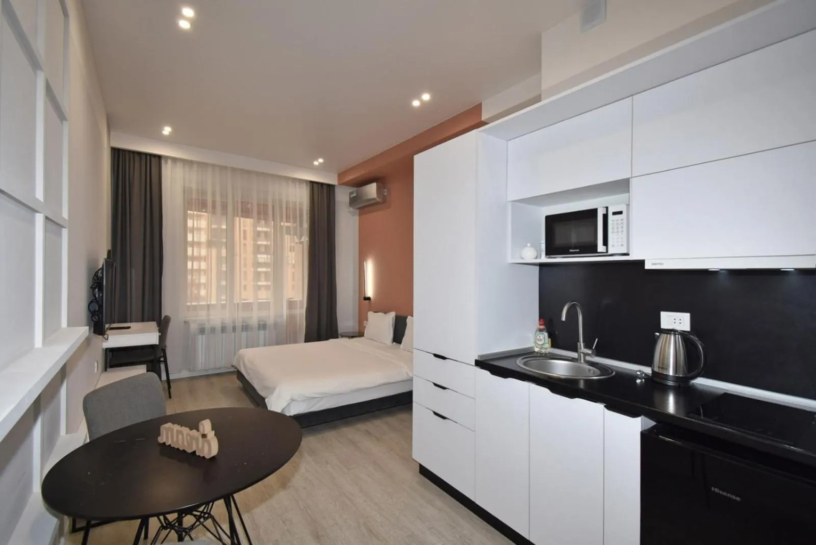 Kitchen or kitchenette, Bed in Sweet Home Apart-Hotel