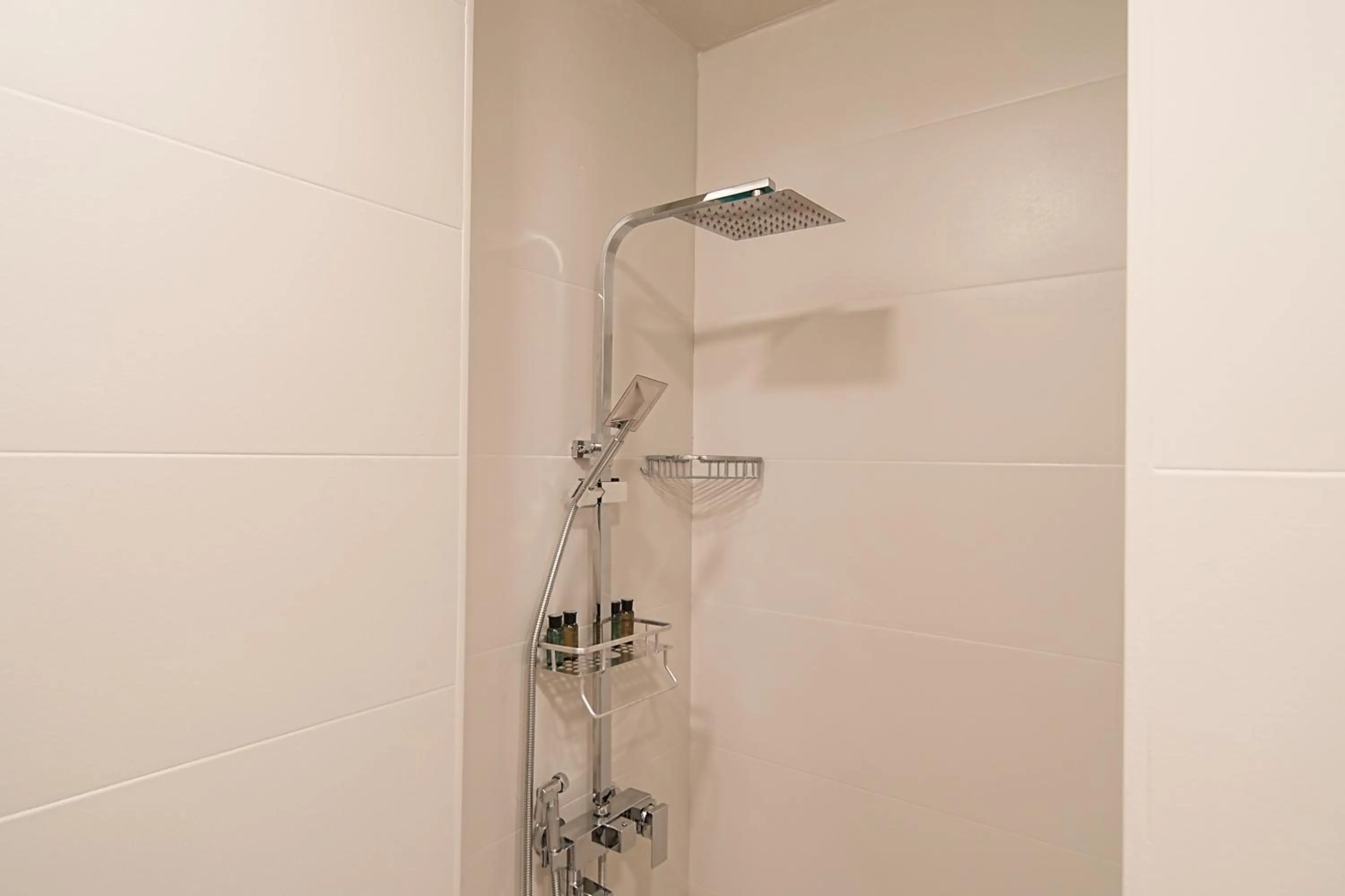 Shower in Sweet Home Apart-Hotel