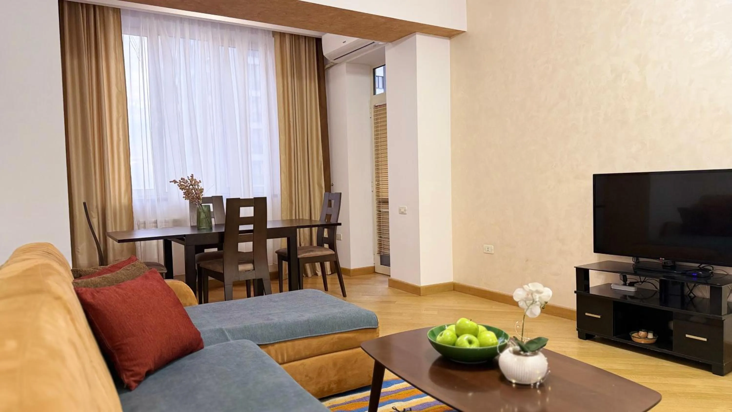 TV and multimedia in Sweet Home Apart-Hotel