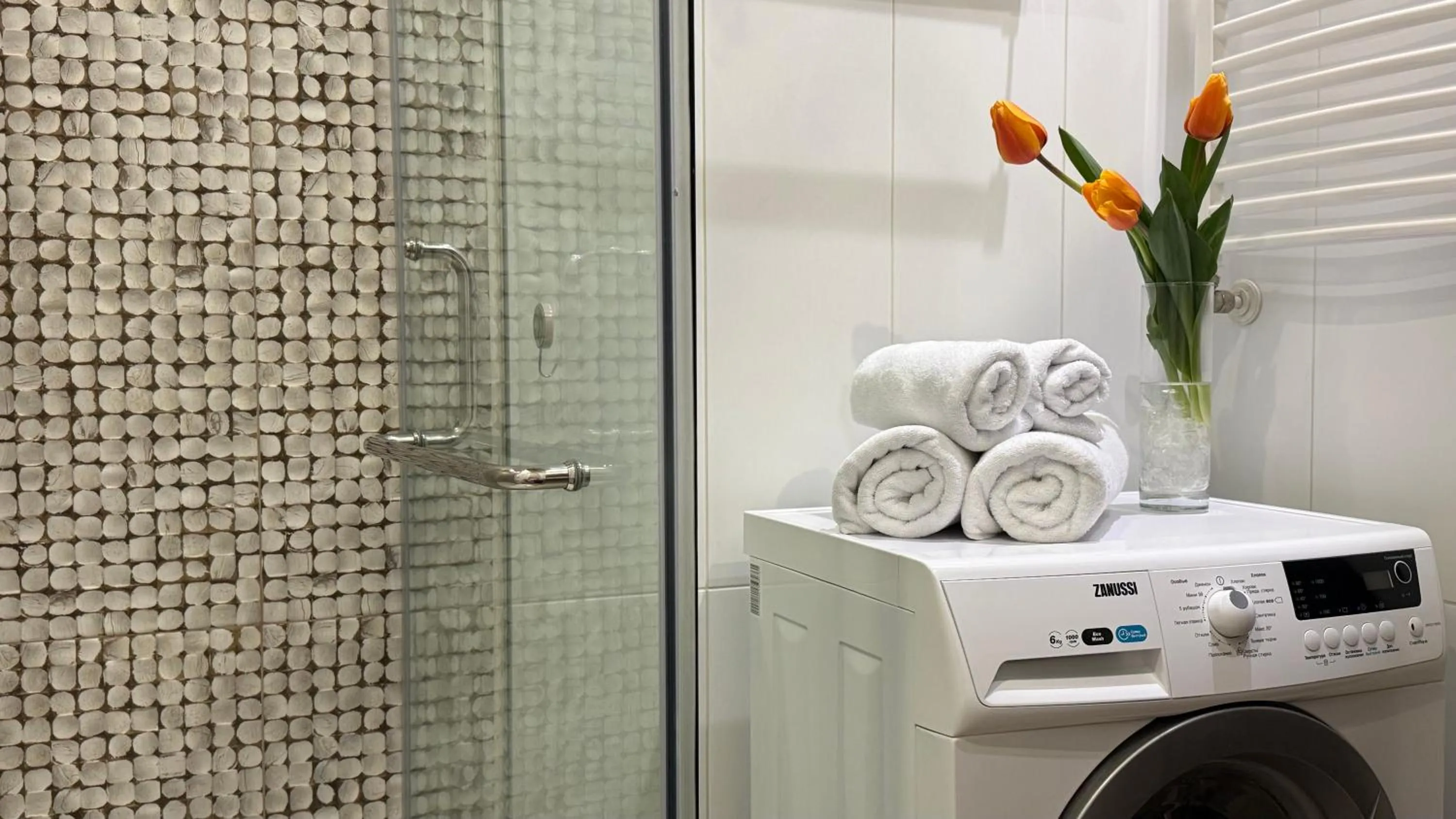 Shower in Sweet Home Apart-Hotel