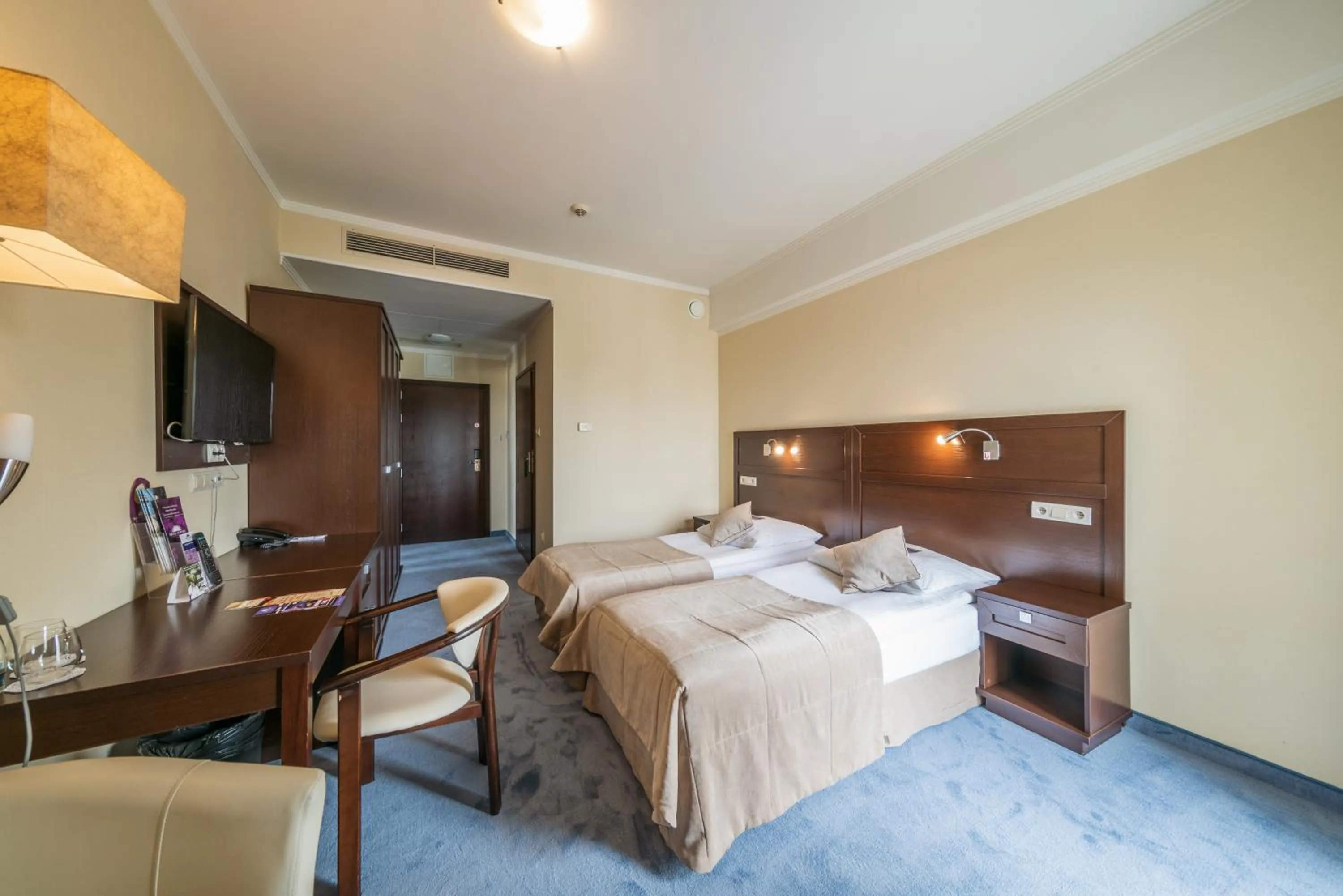 Photo of the whole room, Bed in Hotel Aurora Family & SPA