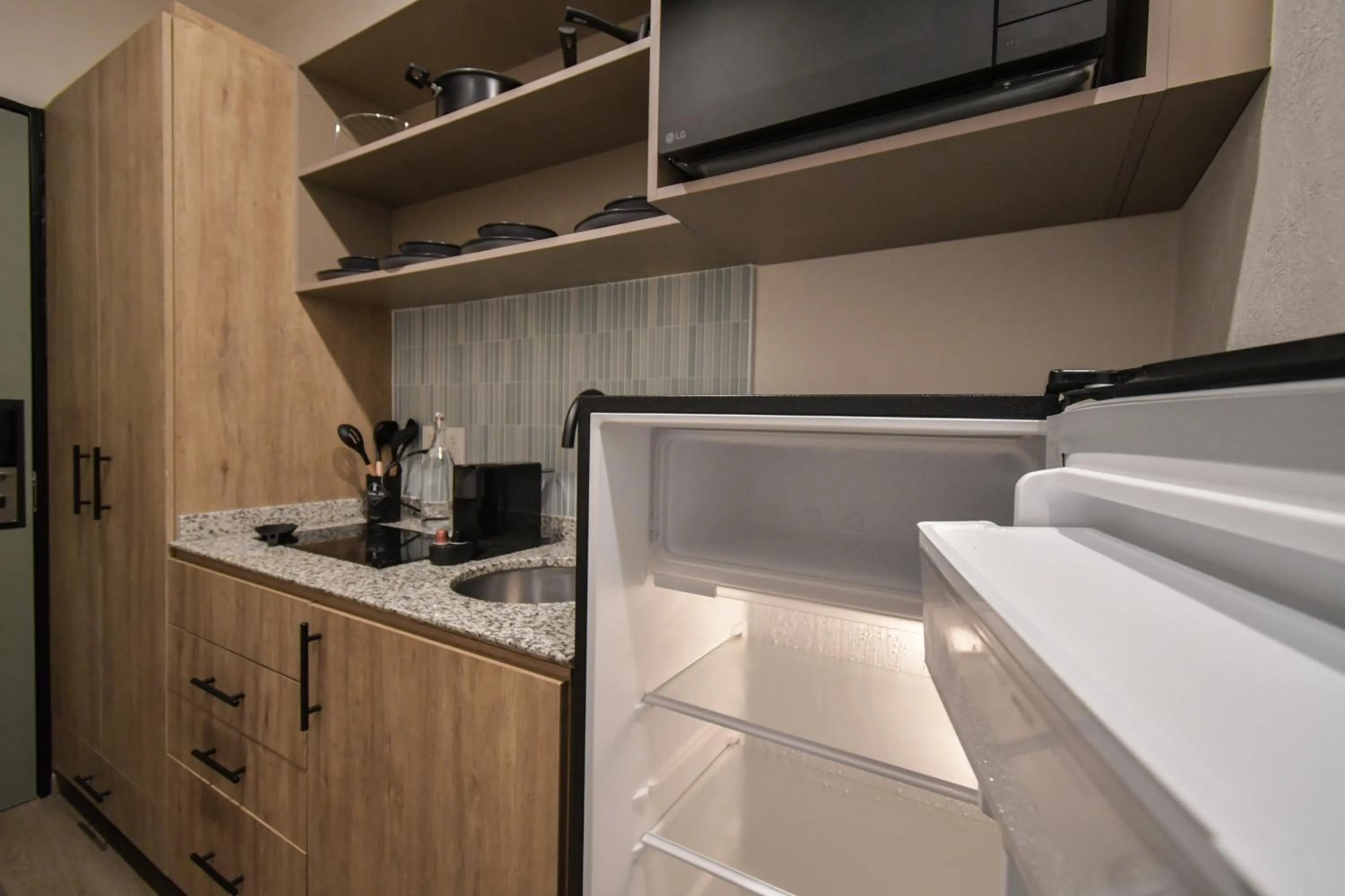 kitchen in Expo Satelite 2750 Hotel & Suites