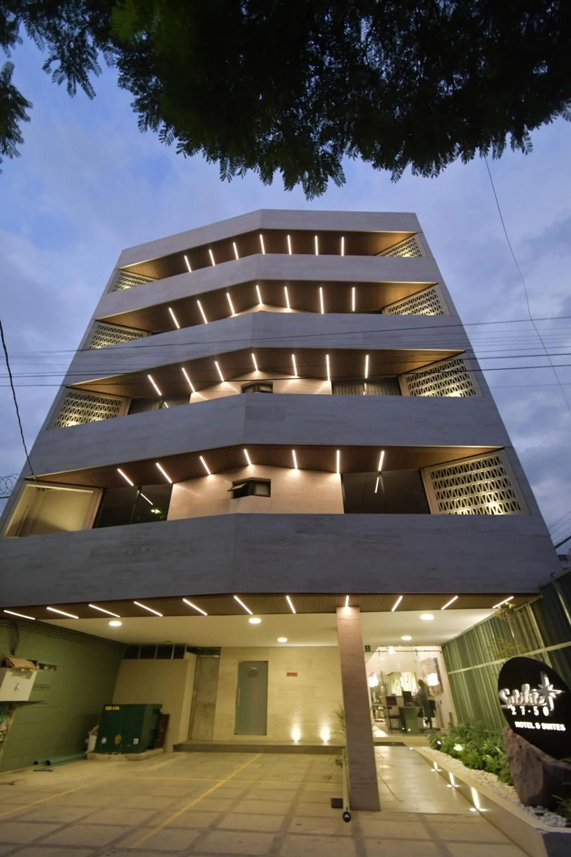 Property building in Expo Satelite 2750 Hotel & Suites