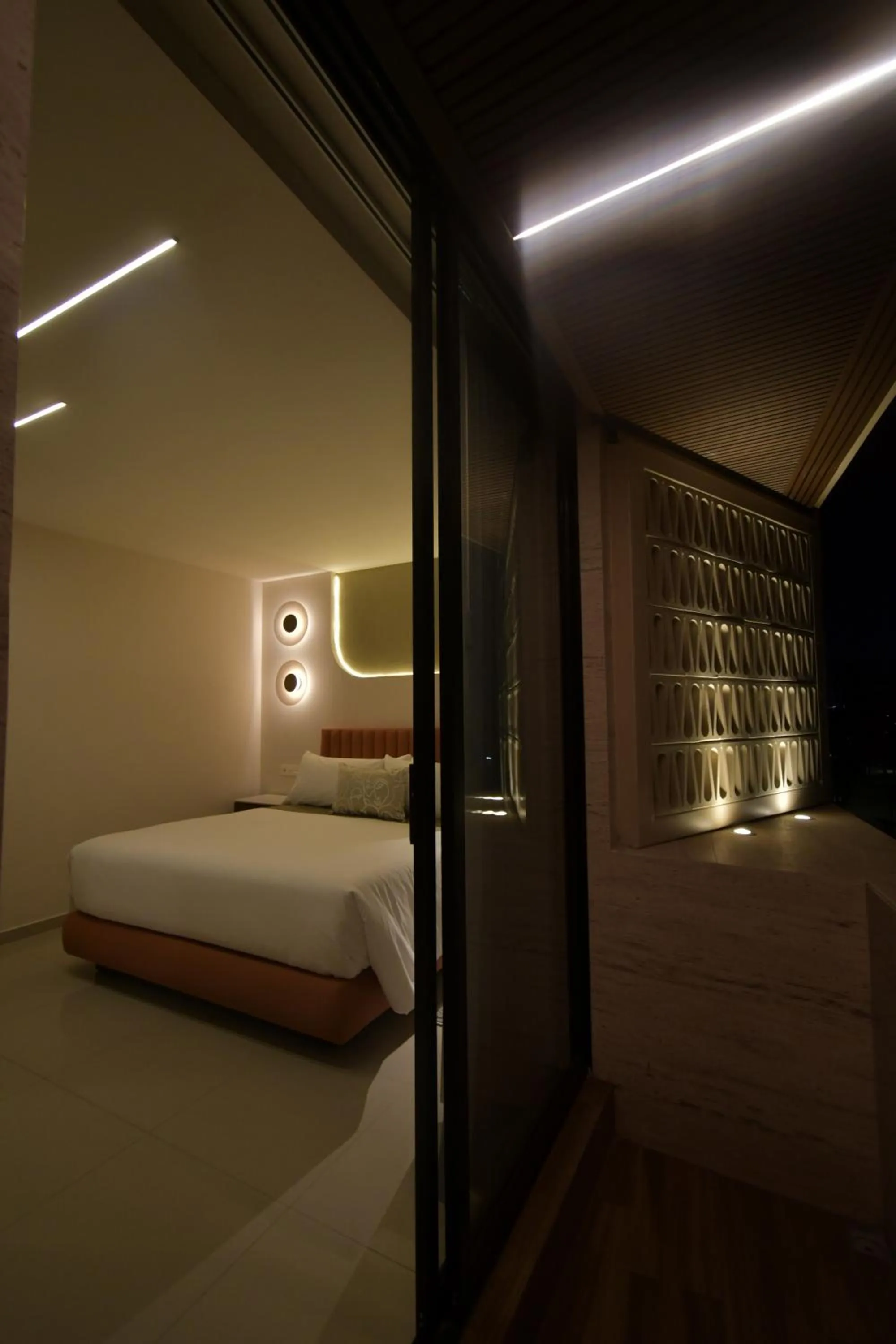 Balcony/Terrace, Bed in Expo Satelite 2750 Hotel & Suites