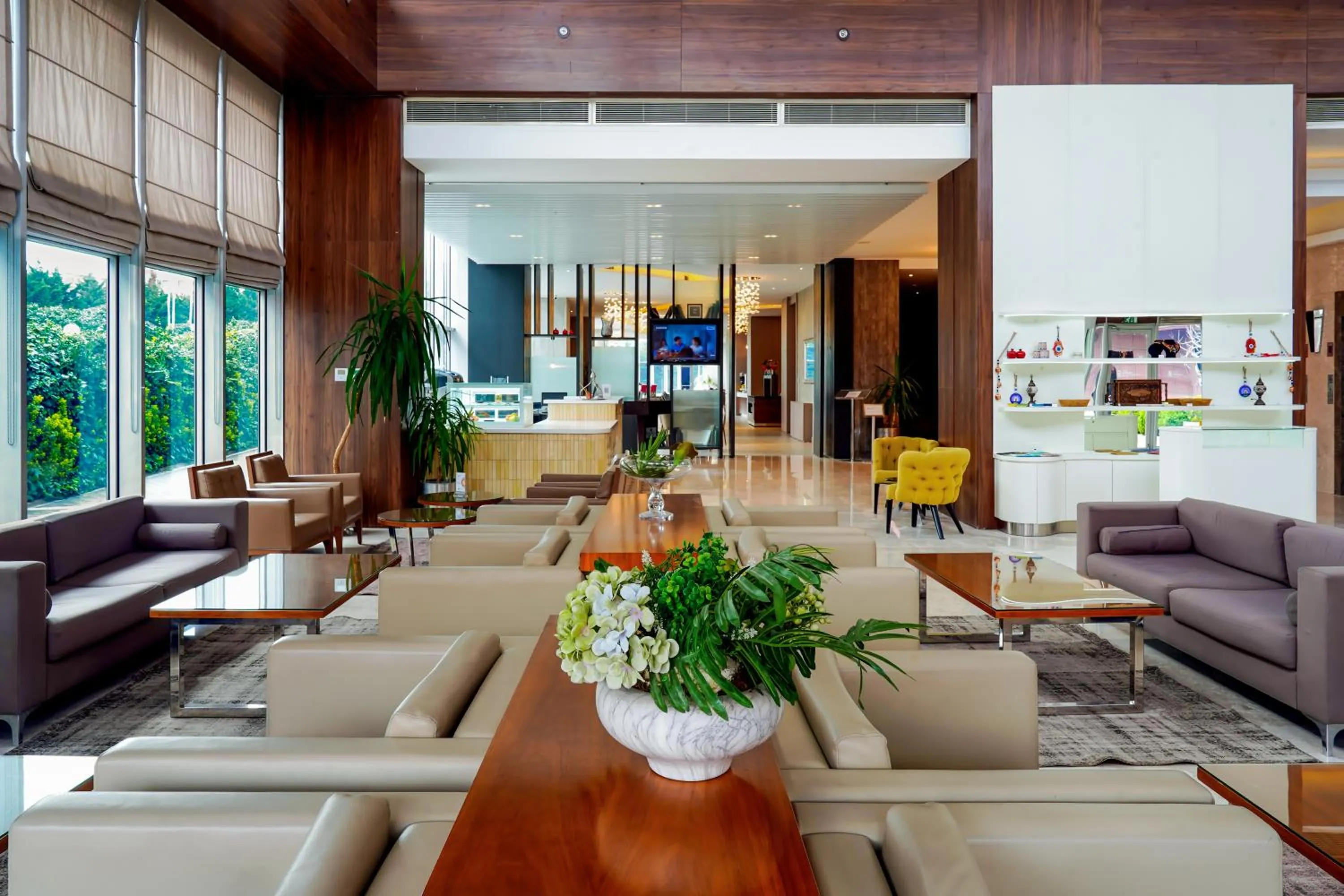 Lounge or bar in Ramada Encore Istanbul Bayrampasa