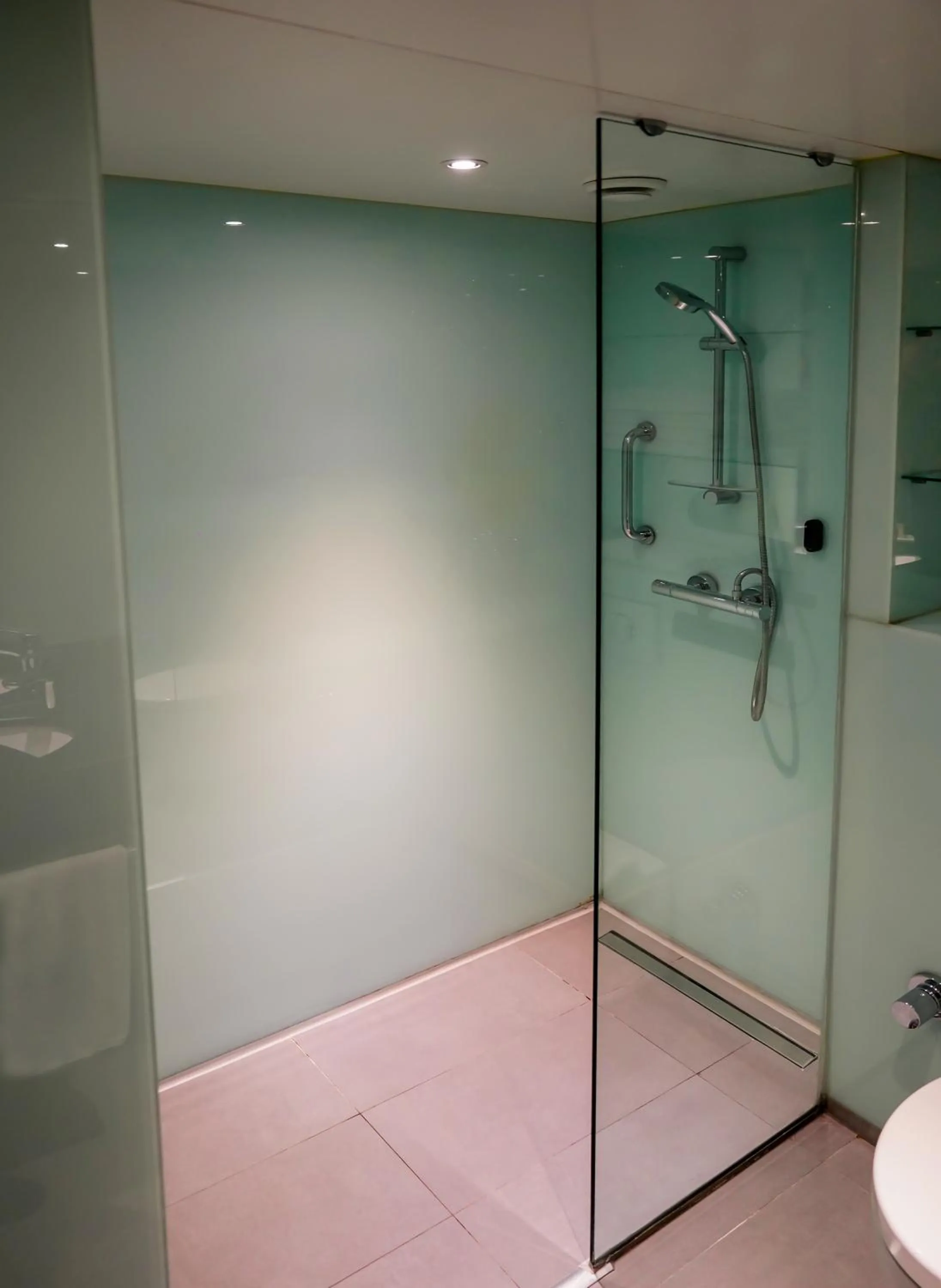 Shower in Ramada Encore Istanbul Bayrampasa