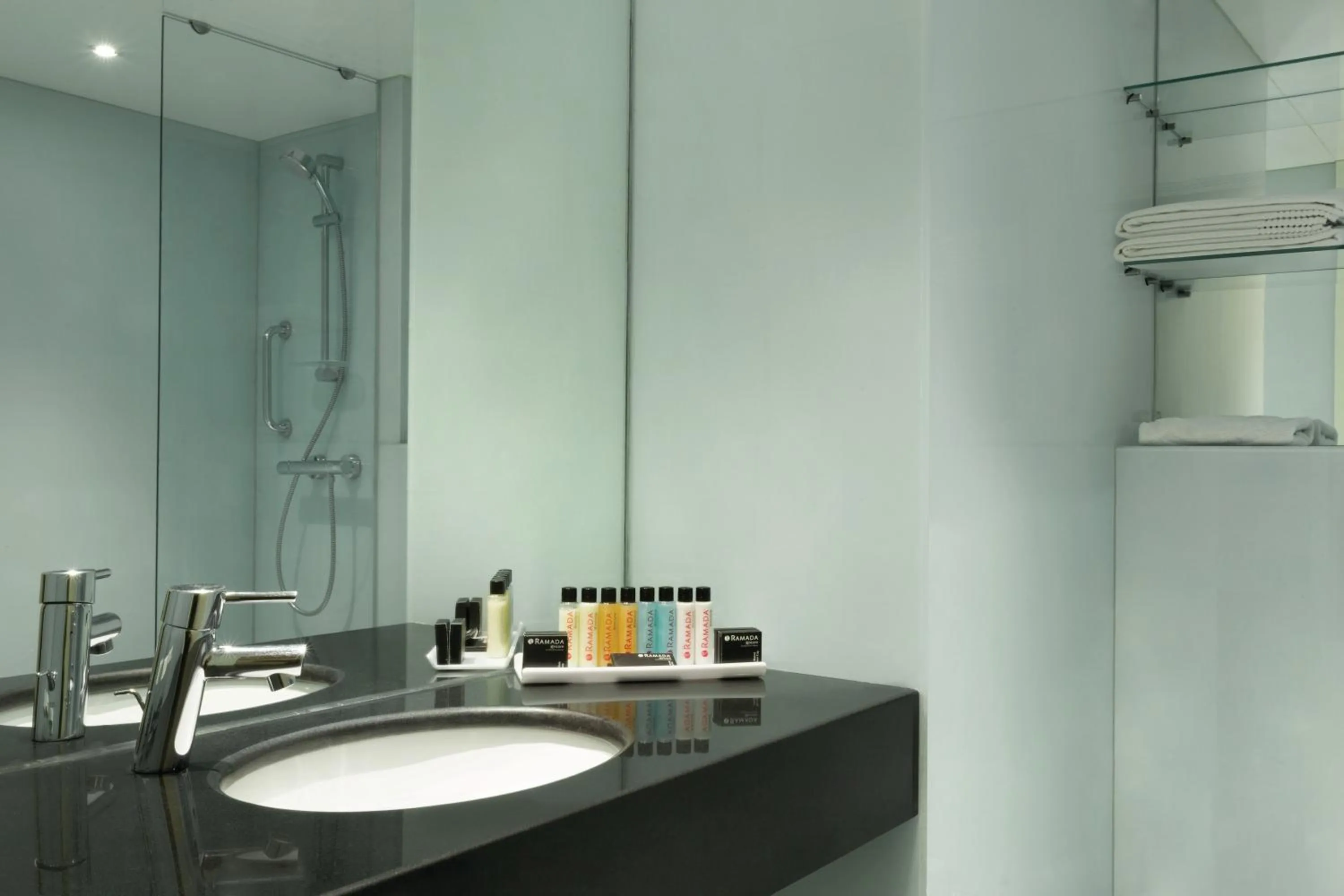 Shower in Ramada Encore Istanbul Bayrampasa