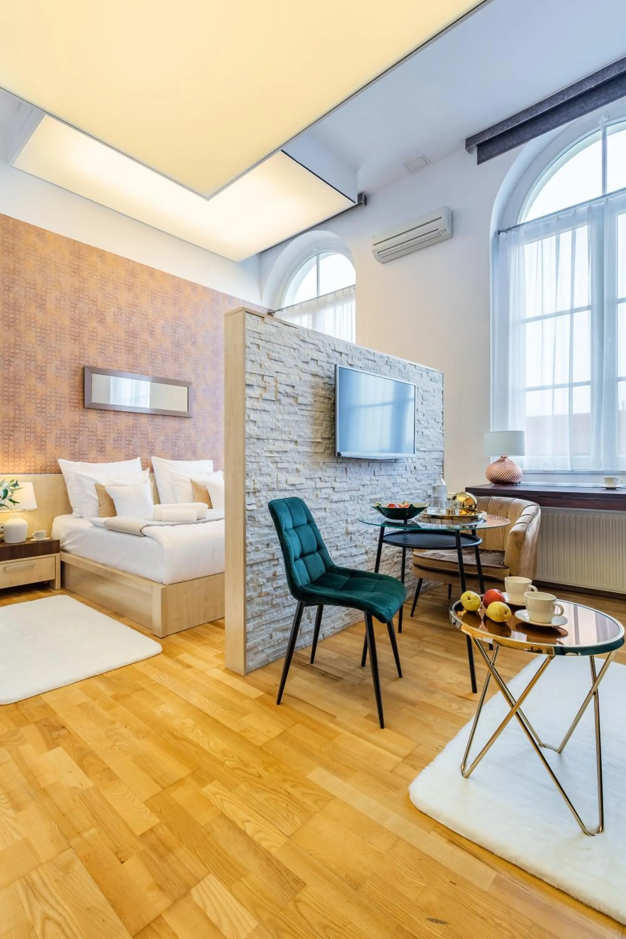 Seating area, Bed in Hotel Dikul Market Square Wroclaw