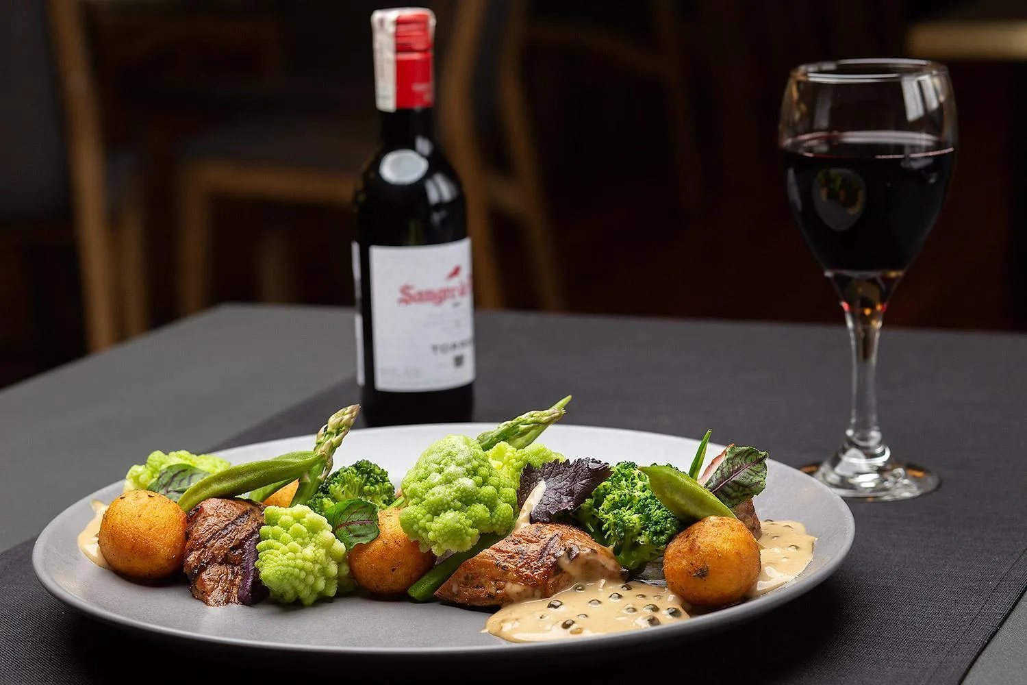 Restaurant/places to eat in Hotel Filmar