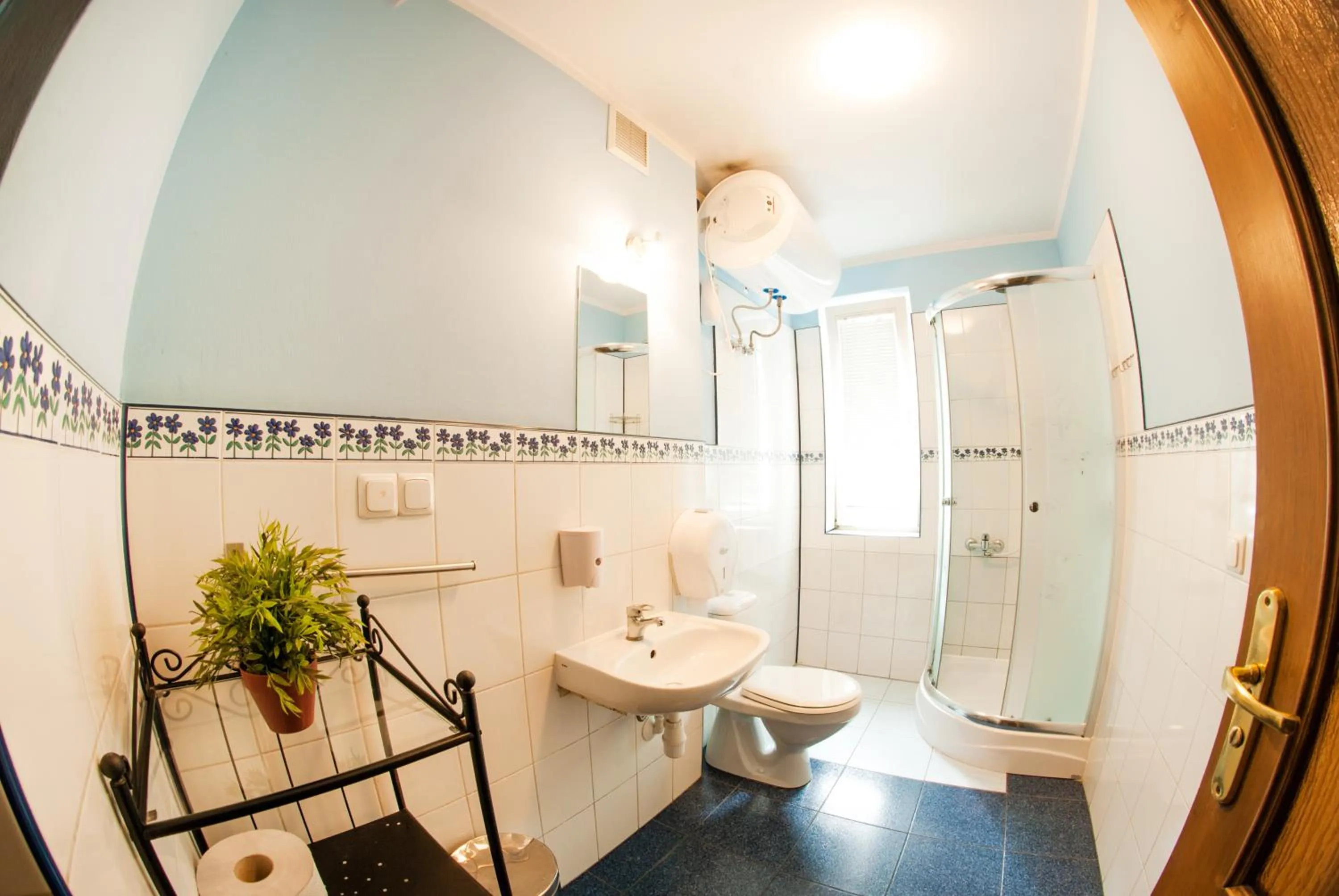 Shower in Dizzy Daisy Hostel