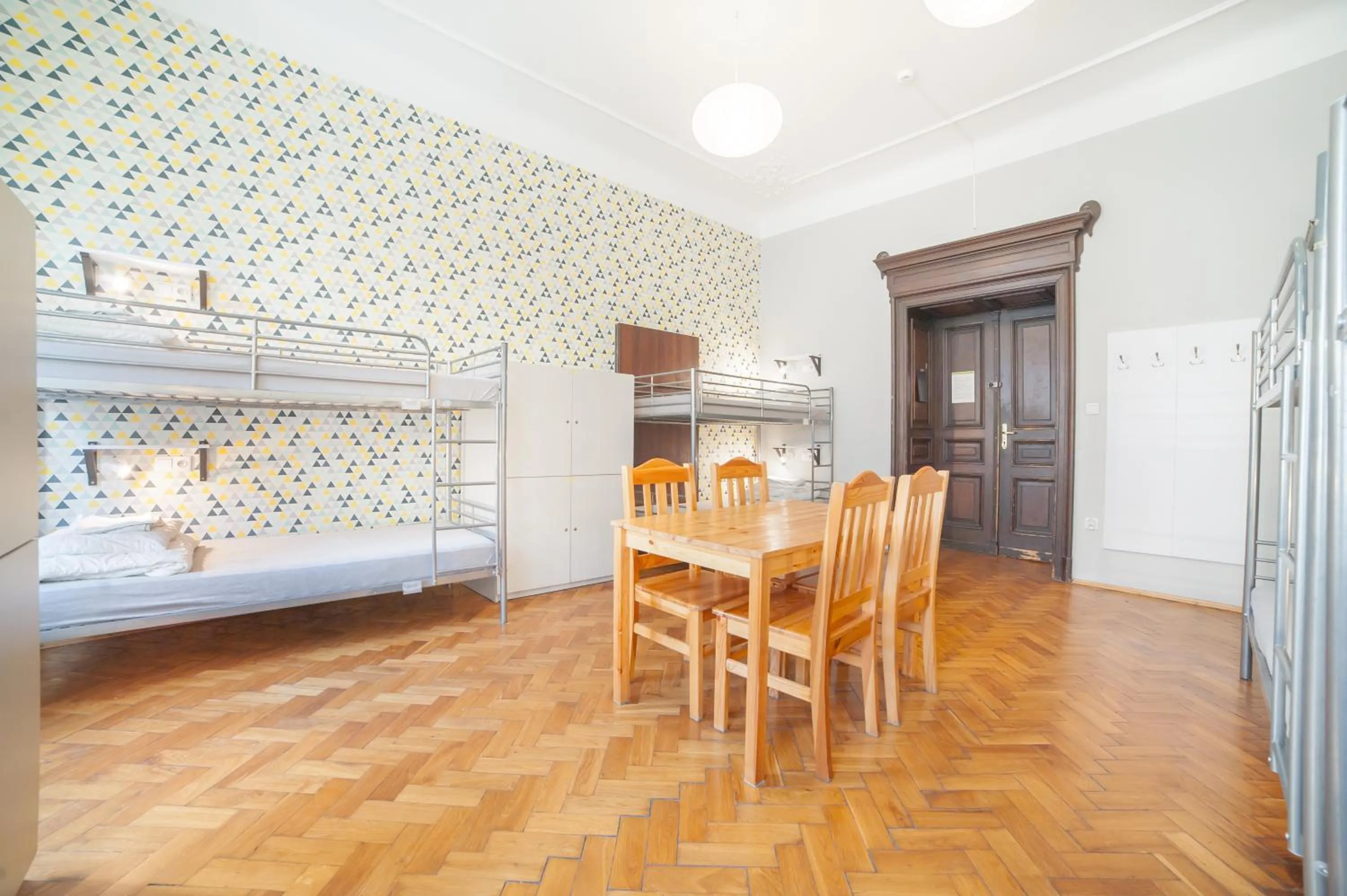 bunk bed, Bed in Dizzy Daisy Hostel