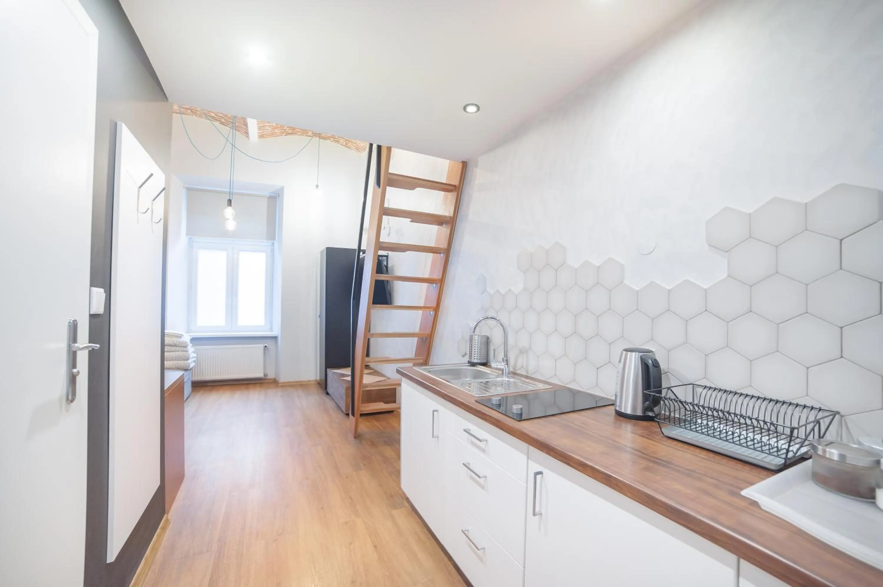 Kitchen or kitchenette in Dizzy Daisy Hostel