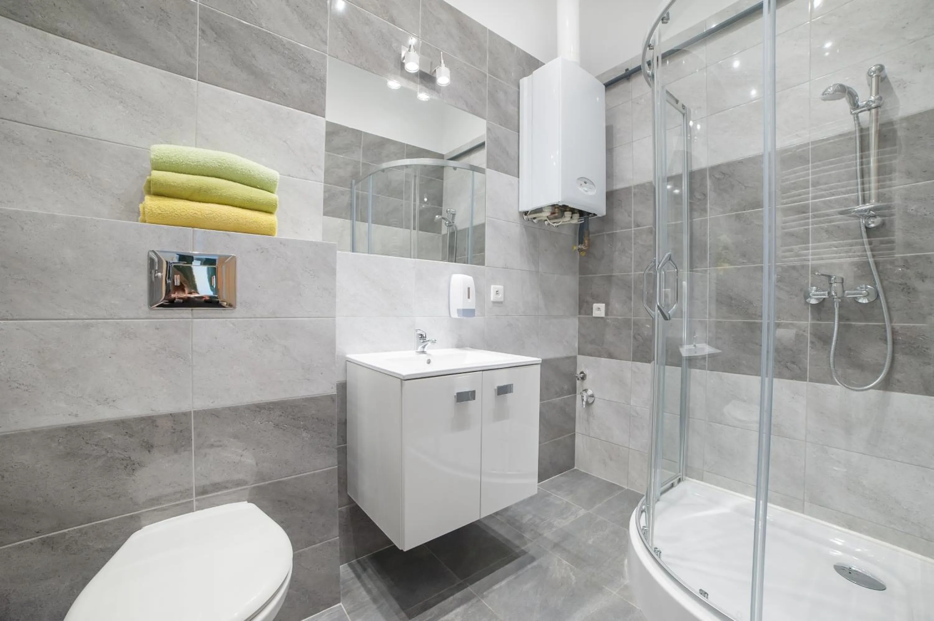 Shower in Dizzy Daisy Hostel