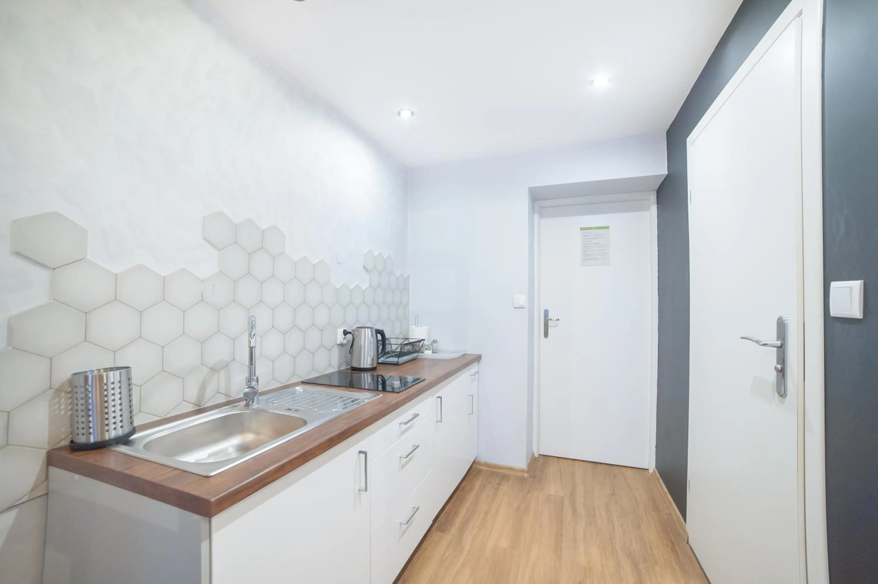 Kitchen or kitchenette in Dizzy Daisy Hostel